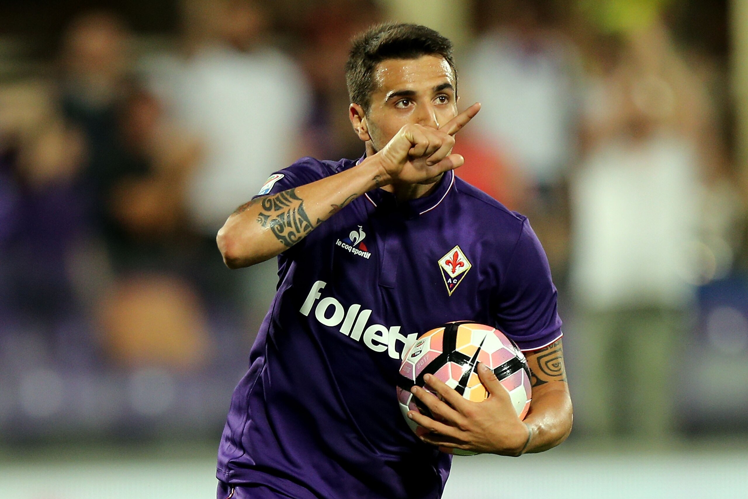 FLORENCE, ITALY - MAY 28: Matias Vecino of ACF Fiorentina celebrates after scoring a goal during the Serie A match between ACF Fiorentina and Pescara Calcio at Stadio Artemio Franchi on May 28, 2017 in Florence, Italy.  (Photo by Gabriele Maltinti/Getty I