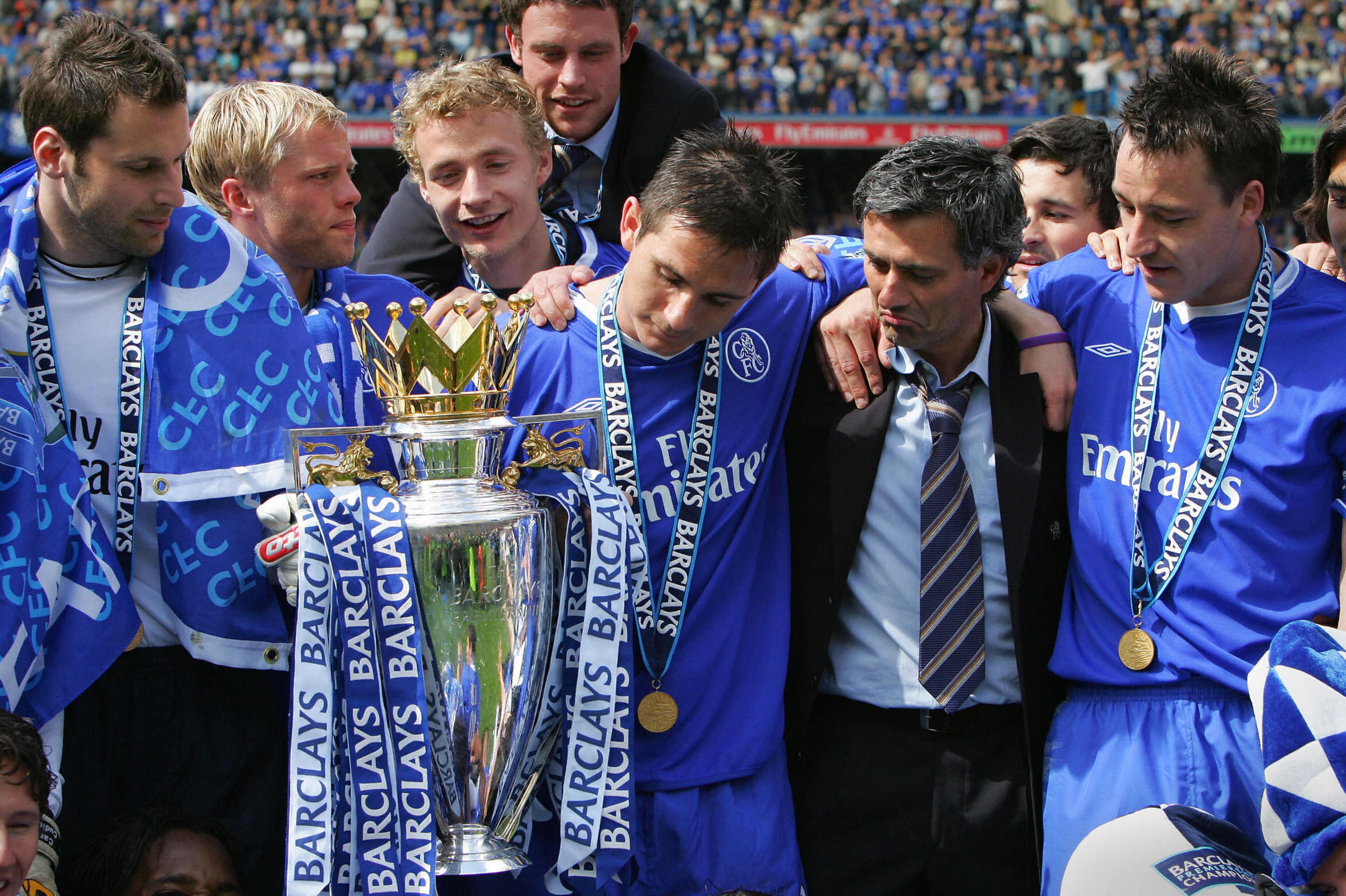 LONDON, UNITED KINGDOM:  Chelsea players Petr Cech (L) John Terry (R) and Frank Lampard (C) look at the trophy with their Manager Jose Mourinho (2nd R) during the celebrations following the game against Charlton at Stamford Bridge in London 07 May 2005. C