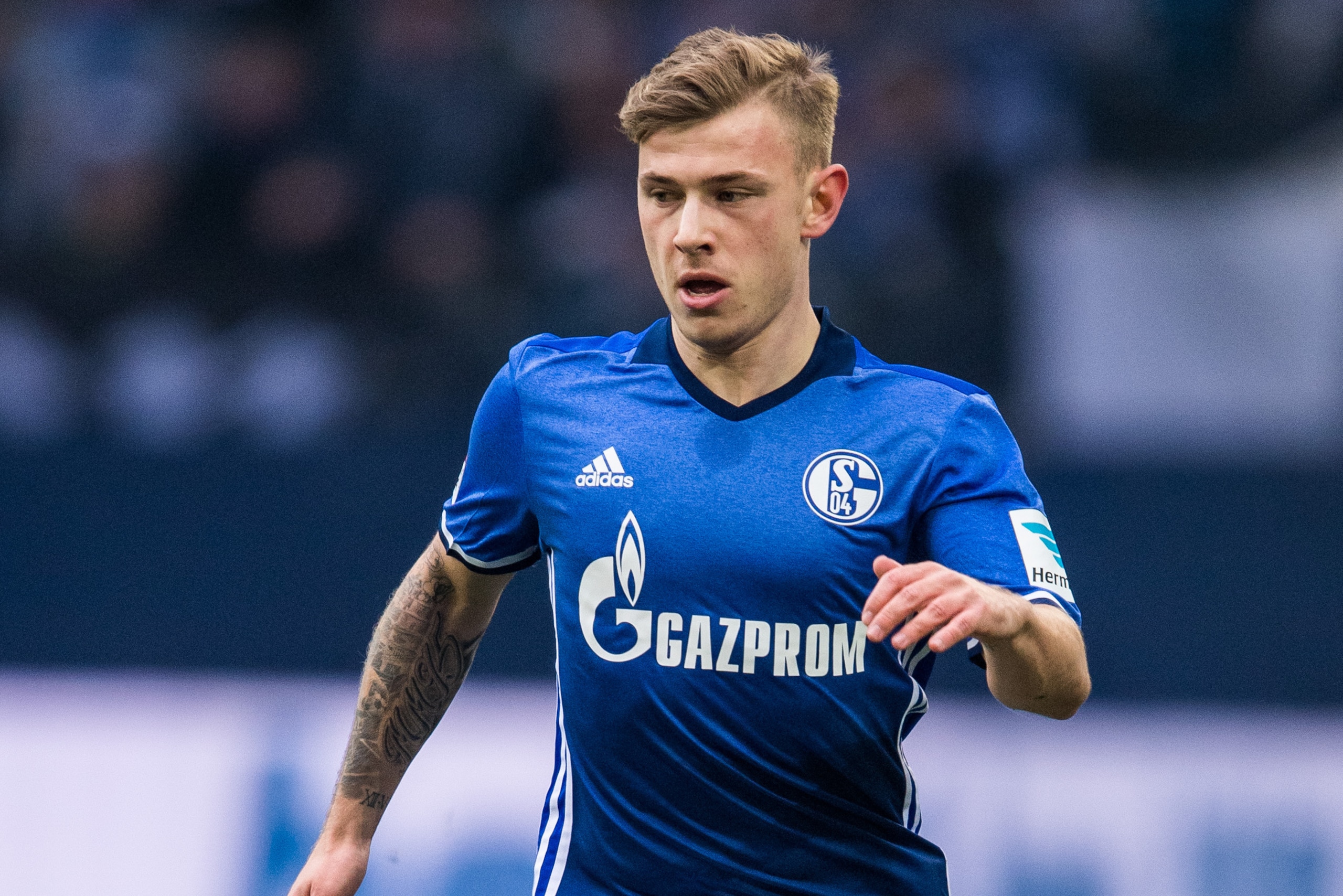 GELSENKIRCHEN, GERMANY - APRIL 23: Max Meyer of Schalke in action during the Bundesliga match between FC Schalke 04 and RB Leipzig at Veltins-Arena on April 23, 2017 in Gelsenkirchen, Germany. (Photo by Lukas Schulze/Getty Images)
