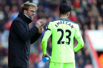 BOURNEMOUTH, ENGLAND - DECEMBER 04: Jurgen Klopp manager / head coach of Liverpool speaks to Emre Can of Liverpool during the Premier League match between AFC Bournemouth and Liverpool at Vitality Stadium on December 4, 2016 in Bournemouth, England. (Phot