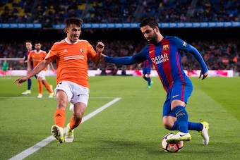 BARCELONA, SPAIN - APRIL 26:  Arda Turan of FC Barcelona dribbles Aitor Bunuel of CA Osasuna during the La Liga match between FC Barcelona and CA Osasuna at Camp Nou stadium on April 26, 2017 in Barcelona, Spain.  (Photo by Alex Caparros/Getty Images)