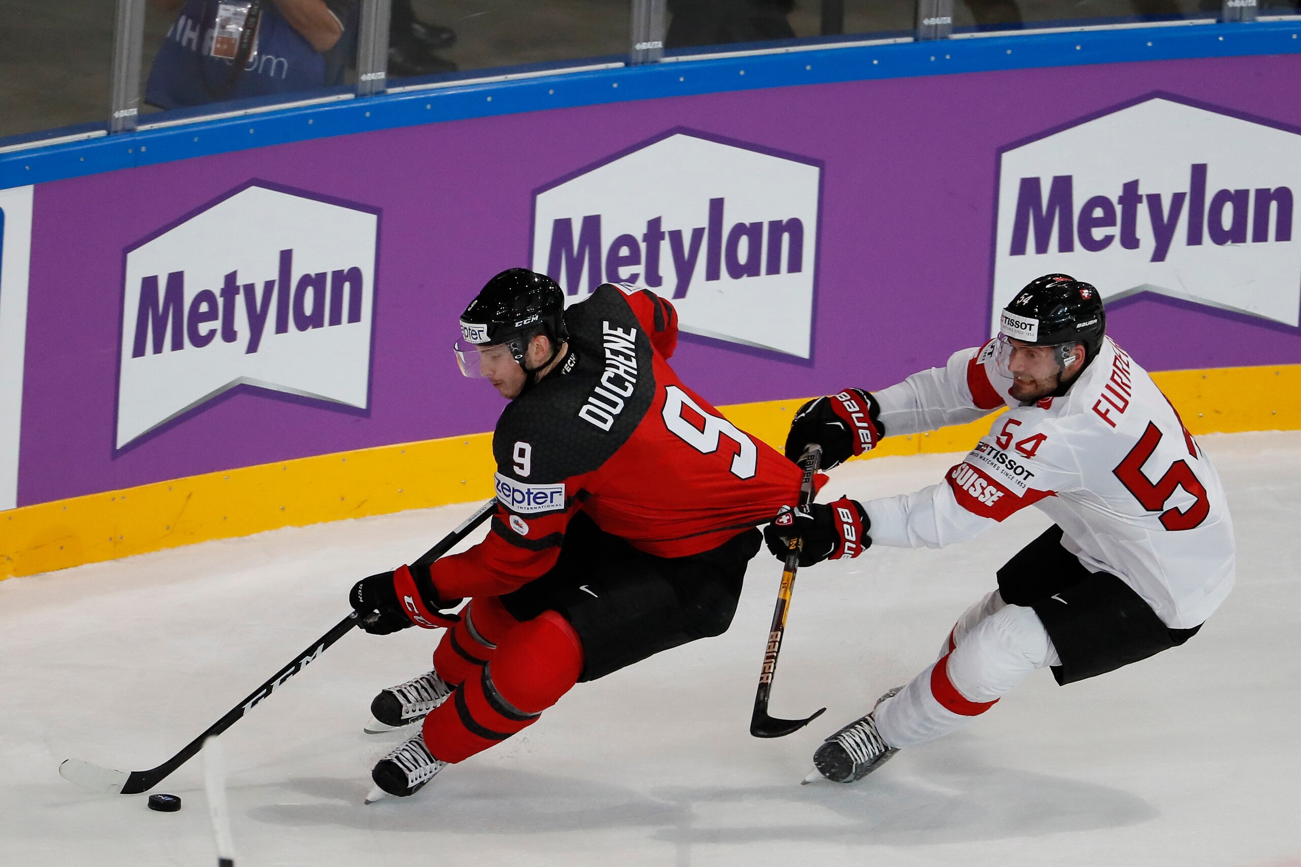 Canada's Matt Duchene vies with Switzerland's Philippe Furrer during the IIHF Men's World Championship group B ice hockey match between Canada and Switzerland in Paris on May 13, 2017. / AFP PHOTO / THOMAS SAMSON        (Photo credit should read THOMAS SA