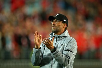SYDNEY, AUSTRALIA - MAY 24:  Liverpool manager Jurgen Klopp waves to fans following the International Friendly match between Sydney FC and Liverpool FC at ANZ Stadium on May 24, 2017 in Sydney, Australia.  (Photo by Matt Blyth/Getty Images)