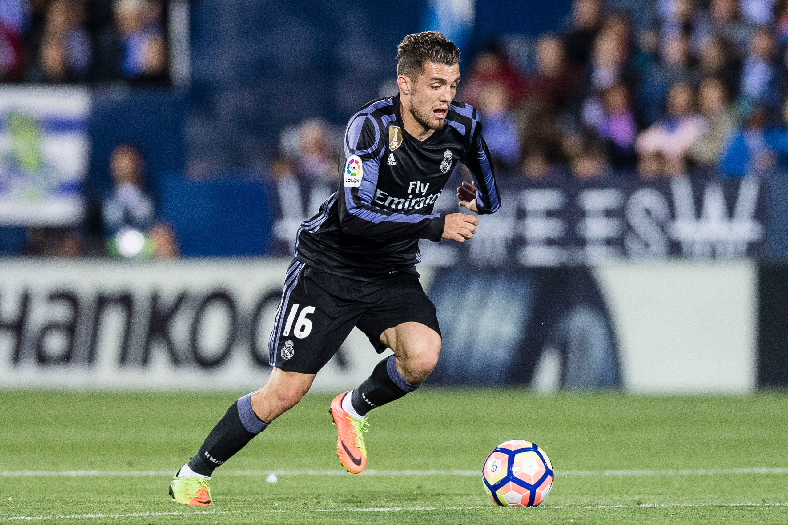 MADRID, SPAIN - APRIL 05: Mateo Kovacic of Real Madrid in action during their La Liga match between Deportivo Leganes and Real Madrid at the Estadio Municipal Butarque on 05 April 2017 in Madrid, Spain. (Photo by Power Sport Images/Getty Images)