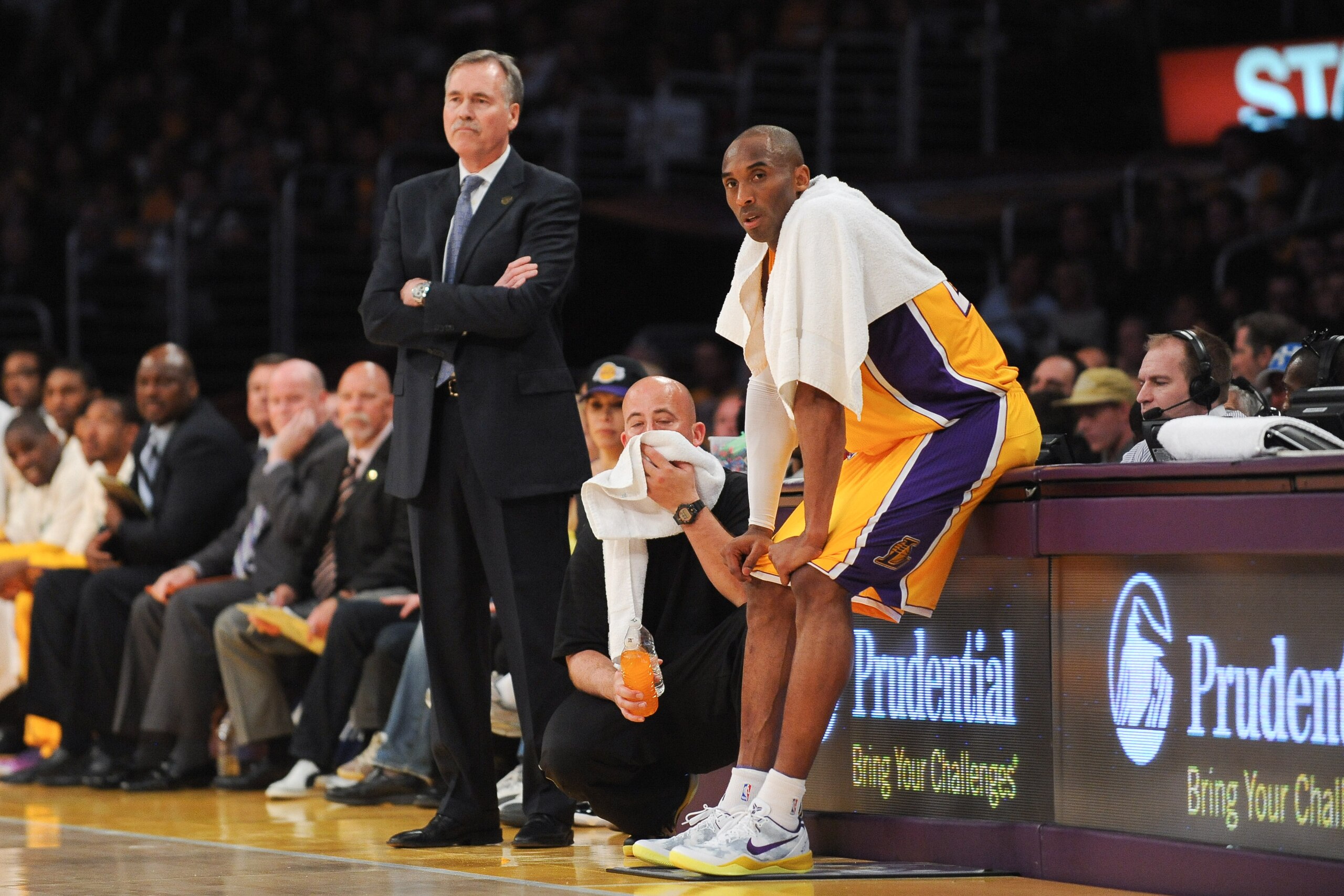 LOS ANGELES, CA - APRIL 5: Head Coach Mike D'Antoni of the Los Angeles Lakers and Kobe Bryant #24 look on from the sideline during a game against the Memphis Grizzlies at Staples Center on April 5, 2013 in Los Angeles, California. NOTE TO USER: User expre