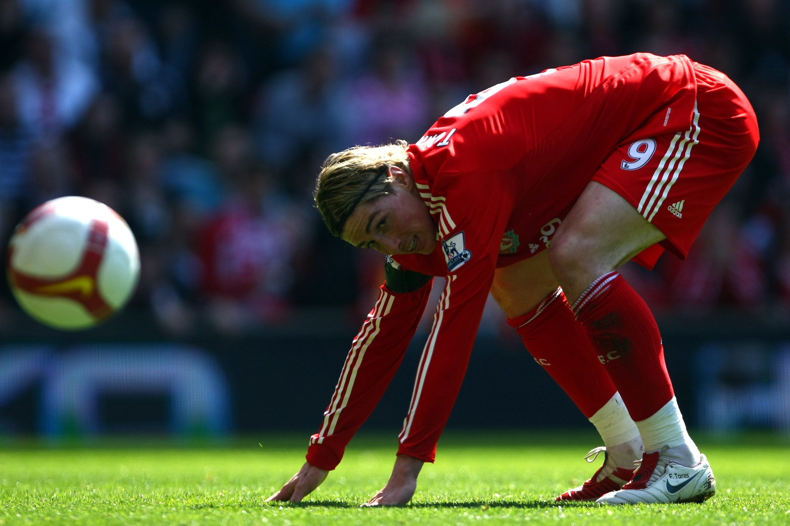 LIVERPOOL, ENGLAND - APRIL 11:  Fernando Torres of Liverpool during the Barclays Premier League match between Liverpool and Blackburn at Anfield on April 11, 2009 in Liverpool, England.  (Photo by Clive Rose/Getty Images)