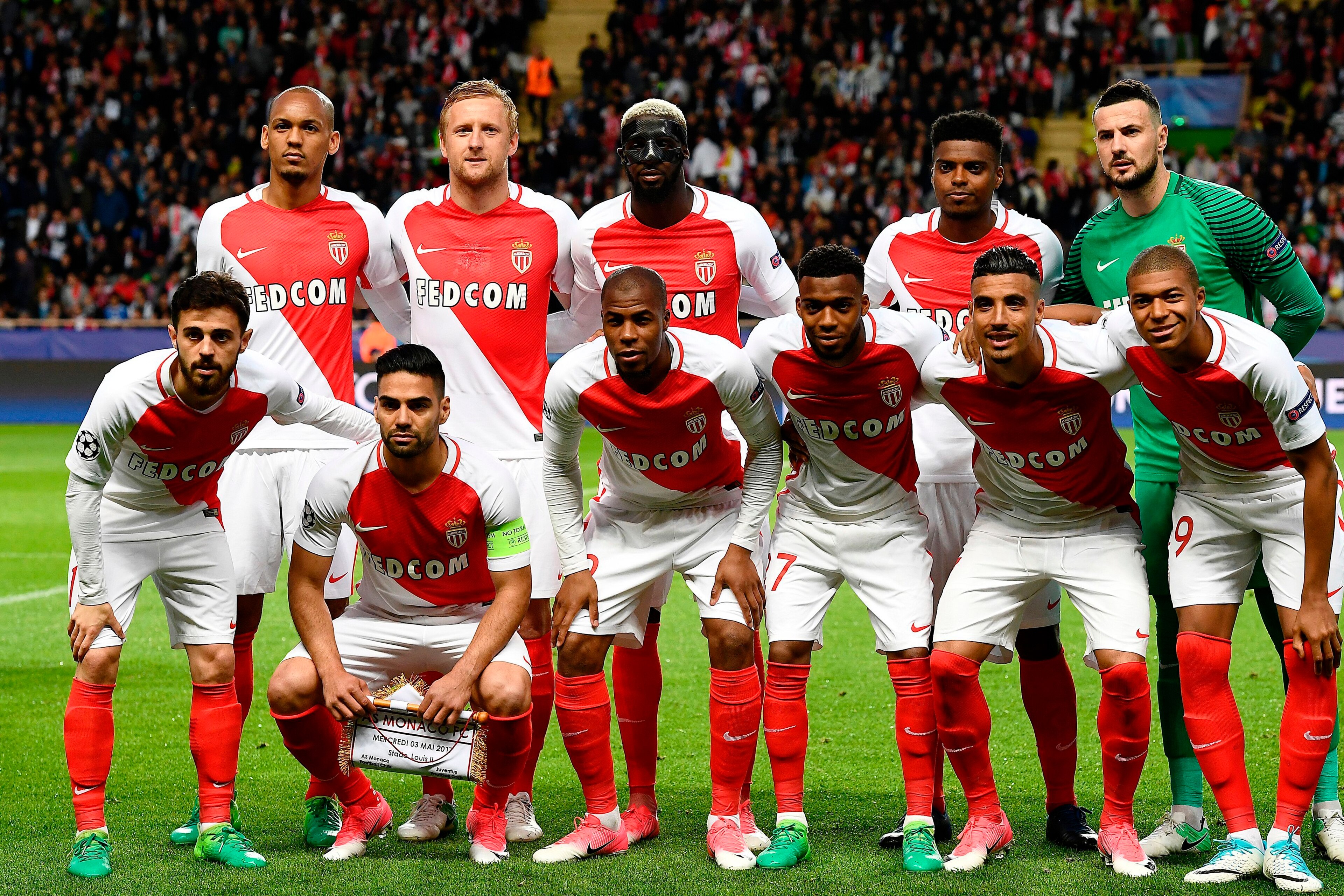 (Back L-R) Monaco's Brazilian defender Fabinho, Monaco's Polish defender Kamil Glik, Monaco's French midfielder Tiemoue Bakayoko, Monaco's Brazilian defender Jemerson, Monaco's Croatian goalkeeper Danijel Subasic, (L-R) Monaco's Portuguese midfielder Bern