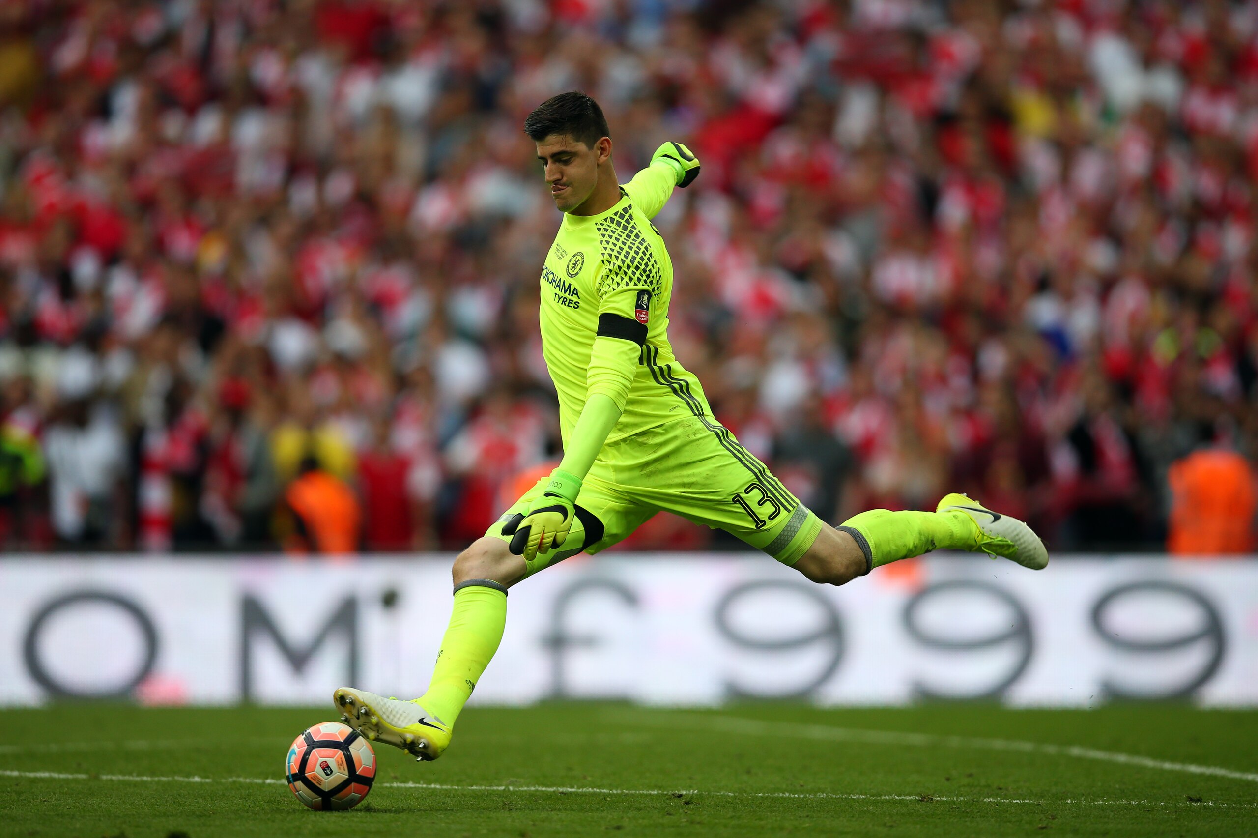 LONDON, ENGLAND - MAY 27: Thibaut Courtois of Chelsea during the Emirates FA Cup Final match between Arsenal and Chelsea at Wembley Stadium on May 27, 2017 in London, England. (Photo by Catherine Ivill - AMA/Getty Images) LONDON, ENGLAND - MAY 27: Thibaut Courtois of Chelsea during the Emirates FA Cup Final match between Arsenal and Chelsea at Wembley Stadium on May 27, 2017 in London, England. (Photo by Catherine Ivill - AMA/Getty Images)