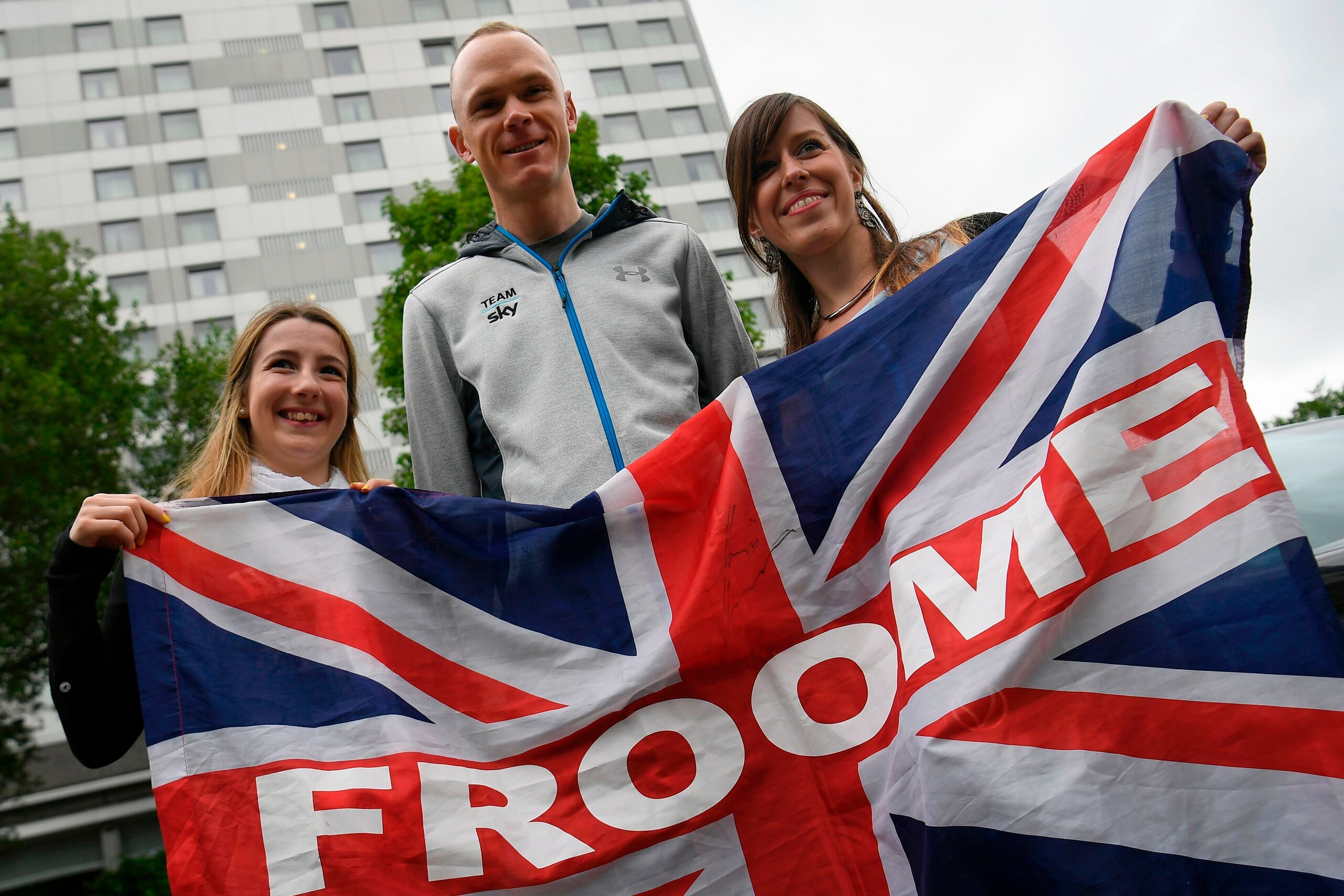 Great Britain's Christopher Froome (C) poses with fans prior to a training session of the Great Britain's Sky cycling team in Dusseldorf, Germany, on June 29, 2017, two days before the start of the 104th edition of the Tour de France cycling race. 
The 20