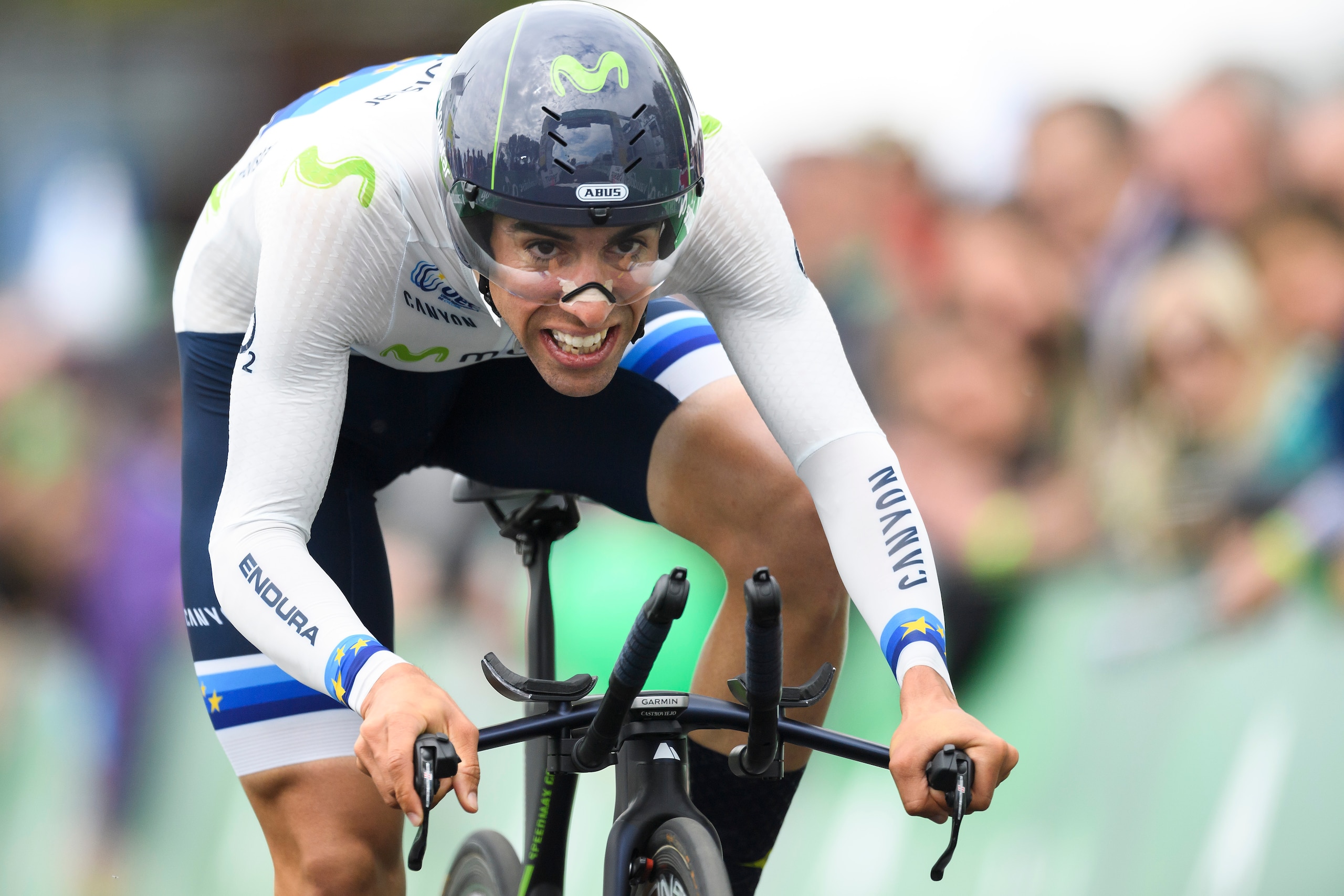 Spain's Jonathan Castroviejo of Team Movistar competes in the last stage of the Tour de Romandie UCI protour cycling race, a 17,88 km individual time trial loop from Lausanne to Lausanne, on April 30, 2017. / AFP PHOTO / Fabrice COFFRINI        (Photo cre
