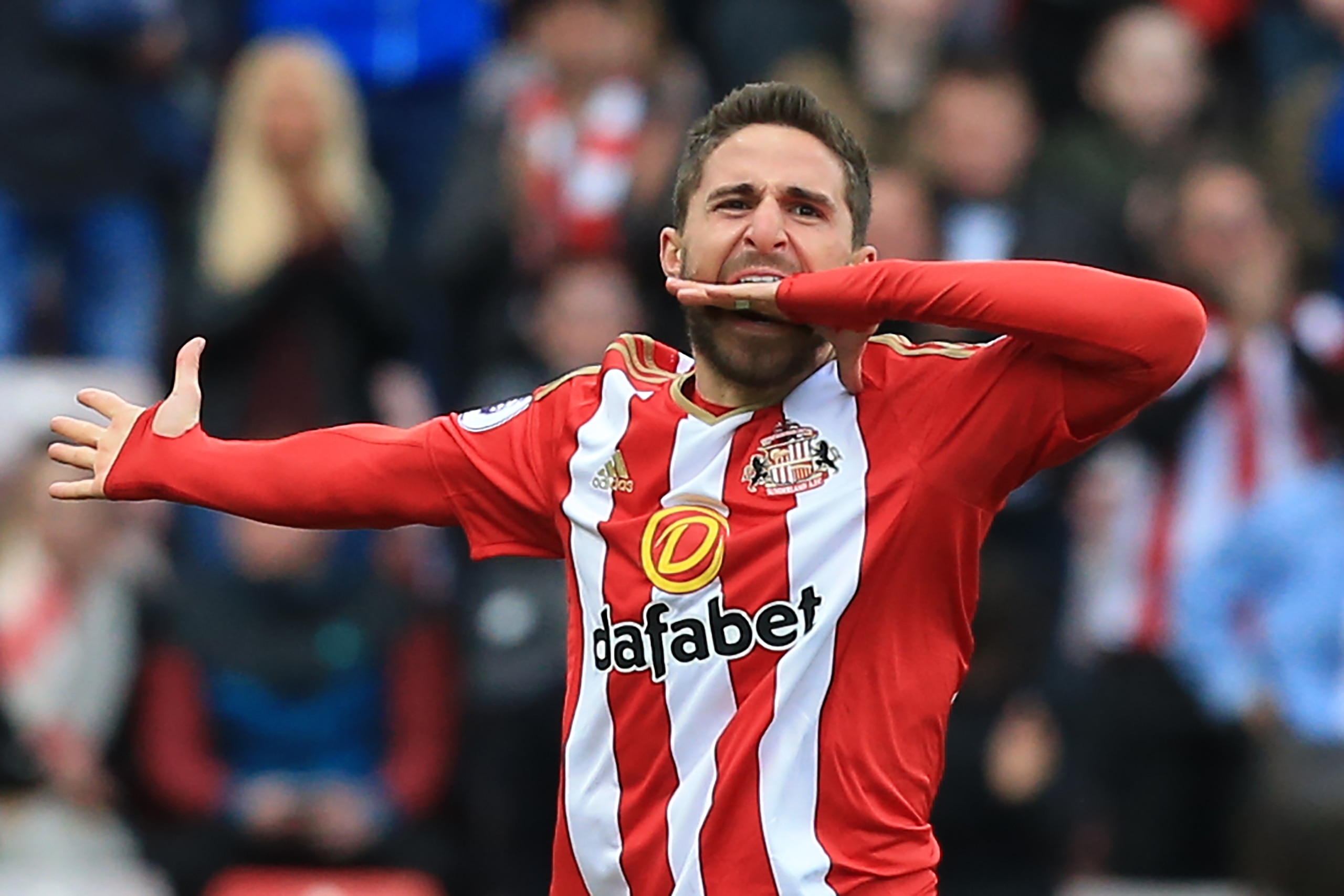 Sunderland's Italian striker Fabio Borini celebrates scoring their second goal during the English Premier League football match between Sunderland and West Ham United at the Stadium of Light in Sunderland, north-east England on April 15, 2017. / AFP PHOTO