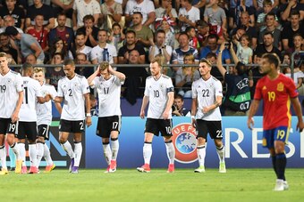 German players celebarte after the opening goal by Germany's midfielder Mitchell Weiser (17) during the UEFA U-21 European Championship football final match Germany v Spain in Krakow, Poland, on June 30, 2017. / AFP PHOTO / JANEK SKARZYNSKI (Photo German players celebarte after the opening goal by Germany's midfielder Mitchell Weiser (17) during the UEFA U-21 European Championship football final match Germany v Spain in Krakow, Poland, on June 30, 2017. / AFP PHOTO / JANEK SKARZYNSKI (Photo