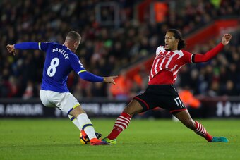 SOUTHAMPTON, ENGLAND - NOVEMBER 27: Ross Barkley of Everton is tackled by Virgil van Dijk of Southampton during the Premier League match between Southampton and Everton at St Mary's Stadium on November 27, 2016 in Southampton, England. (Photo by Catherine