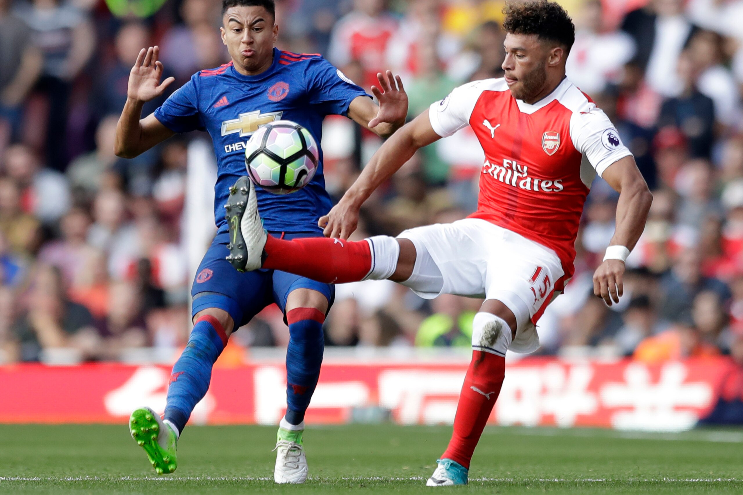 Aside from Oxlade-Chamberlain, there isn't an obvious replacement for Bellerin in Arsenal's 3-4-2-1 formation.