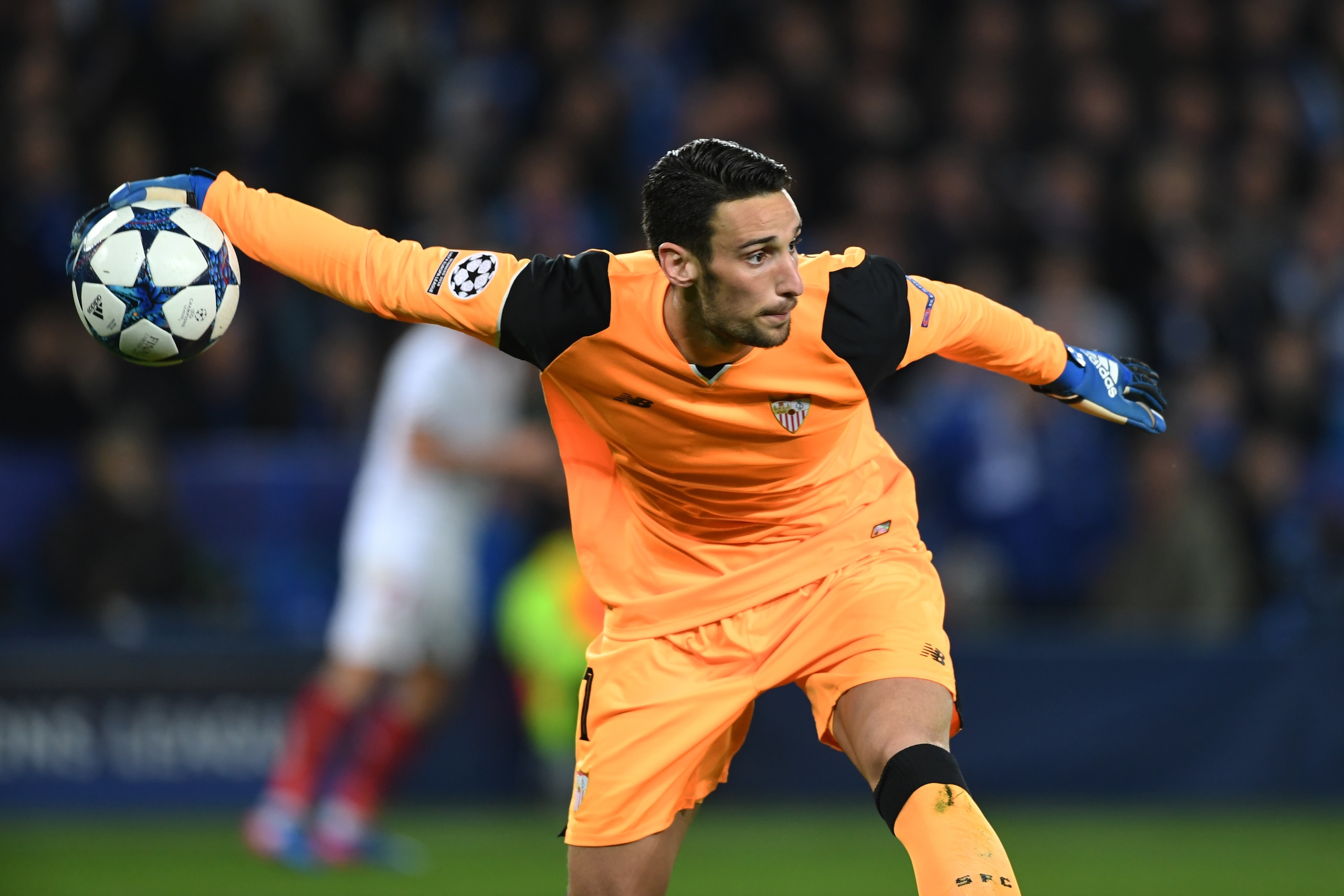 LEICESTER, ENGLAND - MARCH 14: Sergio Rico of Sevilla in action during the UEFA Champions League Round of 16 second leg match between Leicester City and Sevilla FC at The King Power Stadium on March 14, 2017 in Leicester, United Kingdom. (Photo by Etsuo H