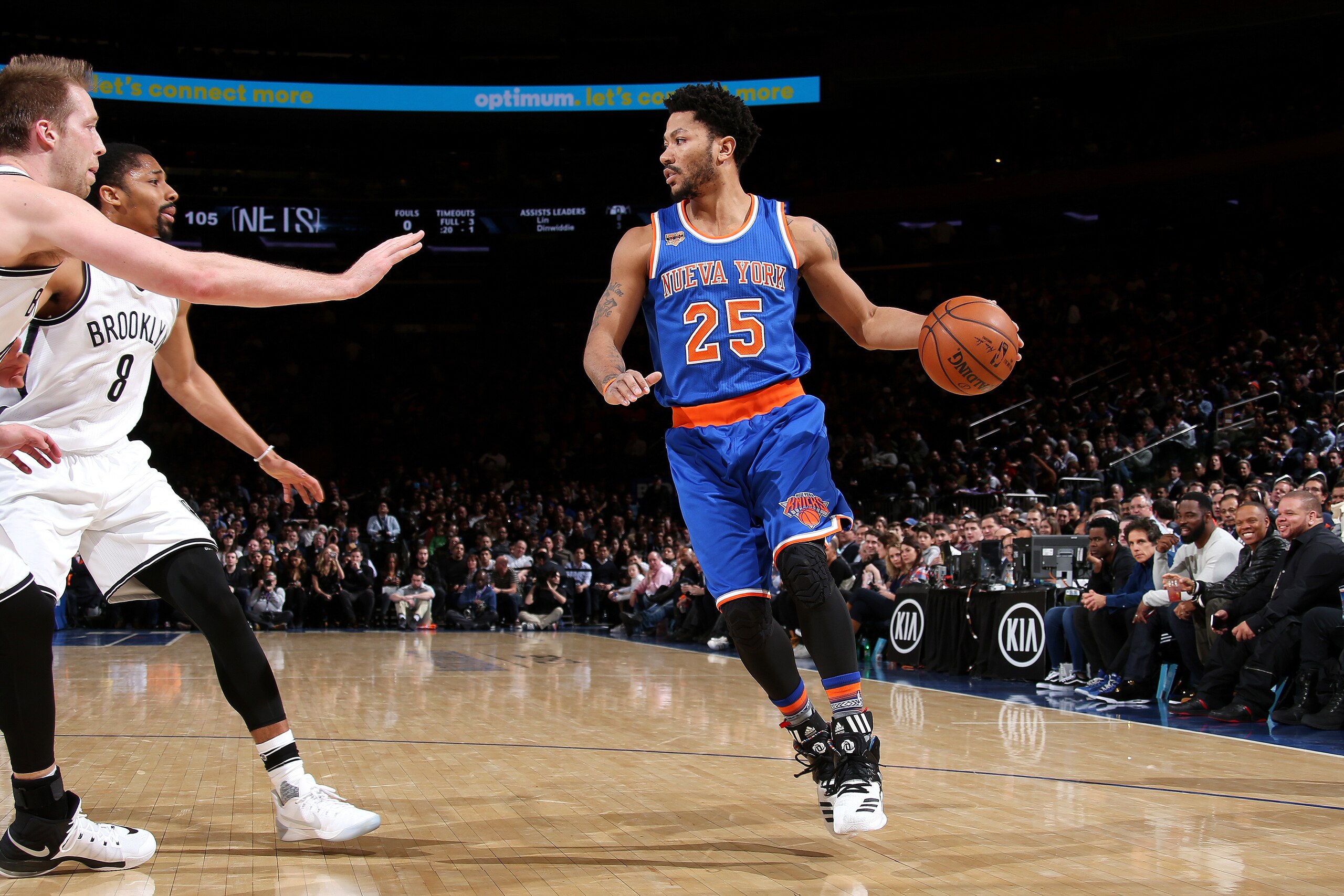 NEW YORK, NY - MARCH 16: Derrick Rose #25 of the New York Knicks handles the ball during the game against the Brooklyn Nets on March 16, 2017 at Madison Square Garden in New York City, New York.  NOTE TO USER: User expressly acknowledges and agrees that, 