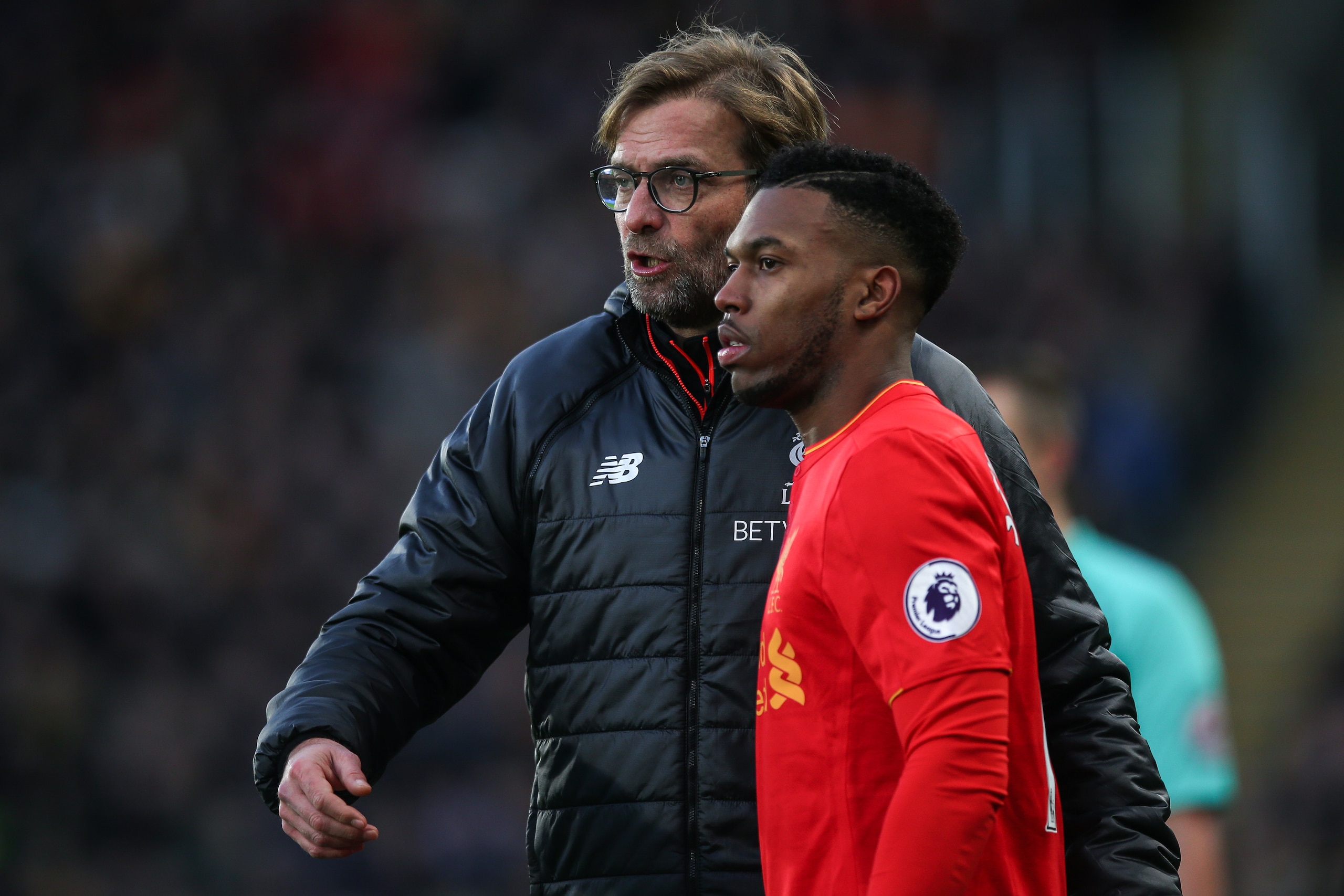 HULL, ENGLAND - FEBRUARY 04: Jurgen Klopp manager / head coach of Liverpool and Daniel Sturridge of Liverpool during the Premier League match between Hull City and Liverpool at KCOM Stadium on February 4, 2017 in Hull, England. (Photo by Robbie Jay Barrat