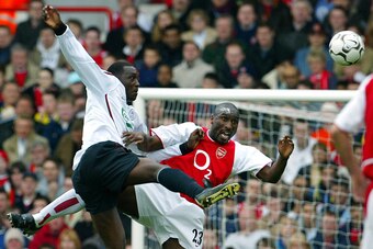 LONDON, UNITED KINGDOM:  Arsenal defender Sol Campbell (R) vies for the ball with  Emile Heskey (L)  of Liverpool during their premier league clash at Highbury in London, 09 April 2004.    AFP PHOTO / ODD ANDERSEN     (Photo credit should read ODD ANDERSE
