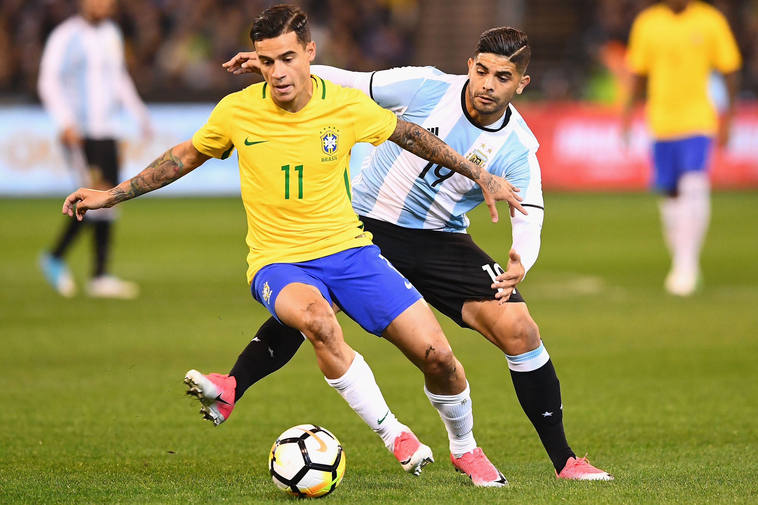 MELBOURNE, AUSTRALIA - JUNE 09:  Philippe Coutinho of Brazil and Ever Banega of Argentina compete for the ball during the Brazil Global Tour match between Brazil and Argentina at Melbourne Cricket Ground on June 9, 2017 in Melbourne, Australia.  (Photo by