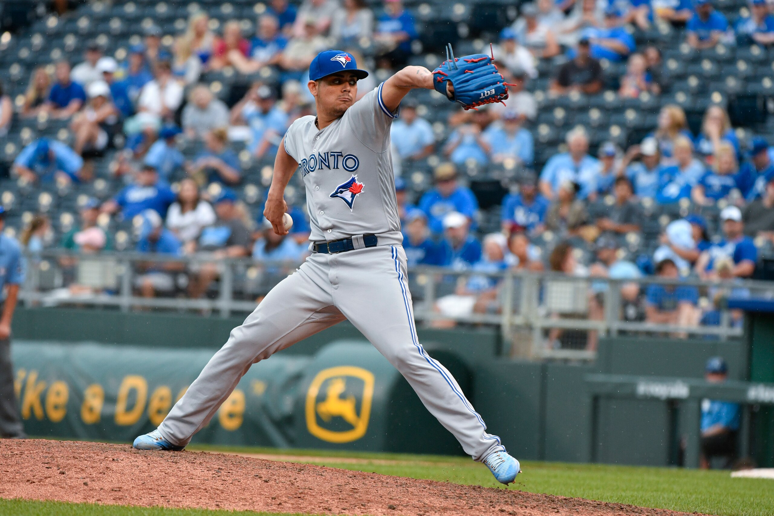 KANSAS CITY, MO - JUNE 25: Roberto Osuna #54 of the Toronto Blue Jays throws against the Kansas City Royals at Kauffman Stadium on June 25, 2017 in Kansas City, Missouri. (Photo by Ed Zurga/Getty Images)