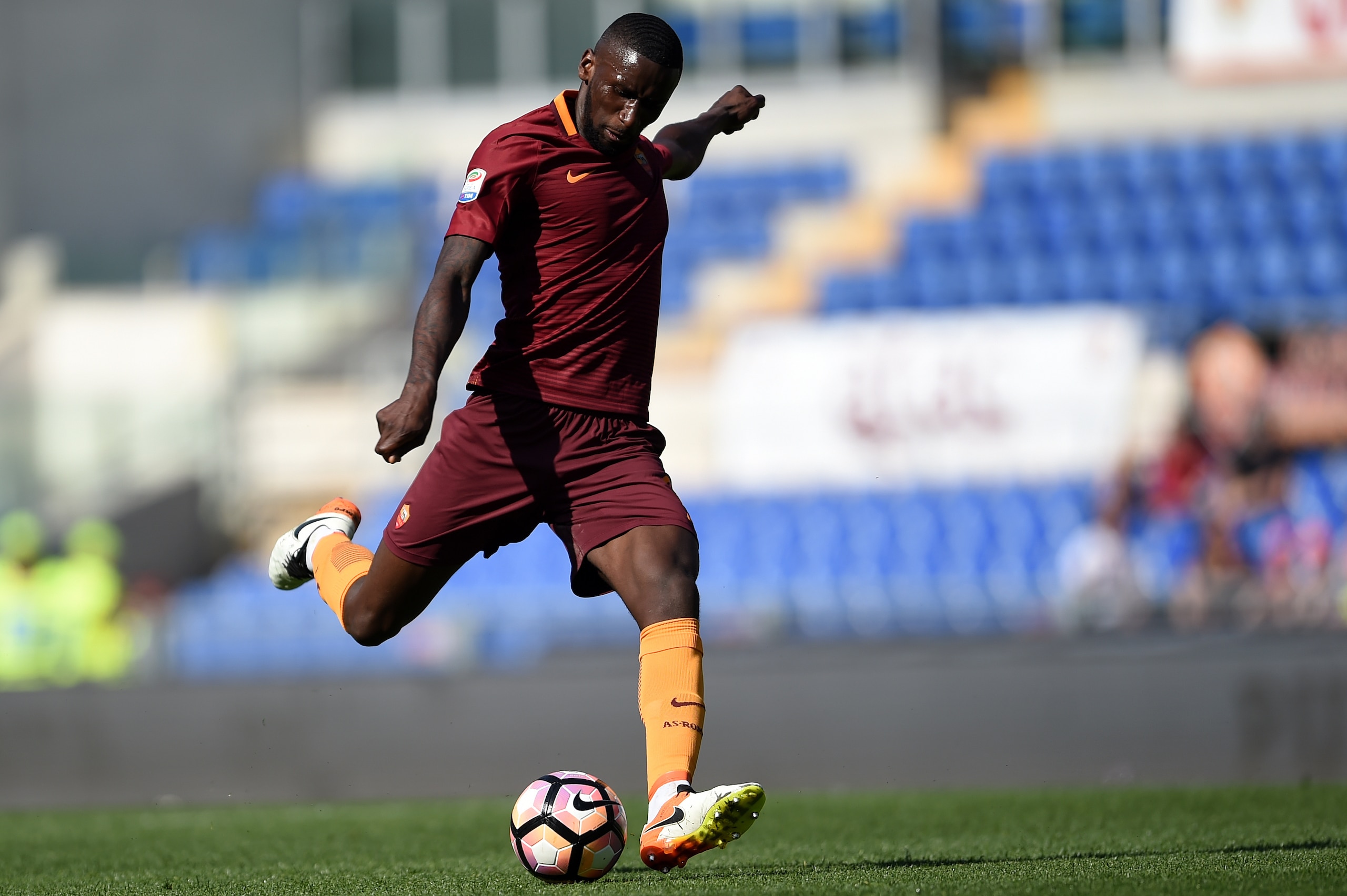 Roma's defender from Germany Antonio Rudiger kicks the ball during the Italian Serie A football match AS Roma vs Atalanta at the Olympic Stadium in Rome on April 15, 2017.  / AFP PHOTO / FILIPPO MONTEFORTE        (Photo credit should read FILIPPO MONTEFOR
