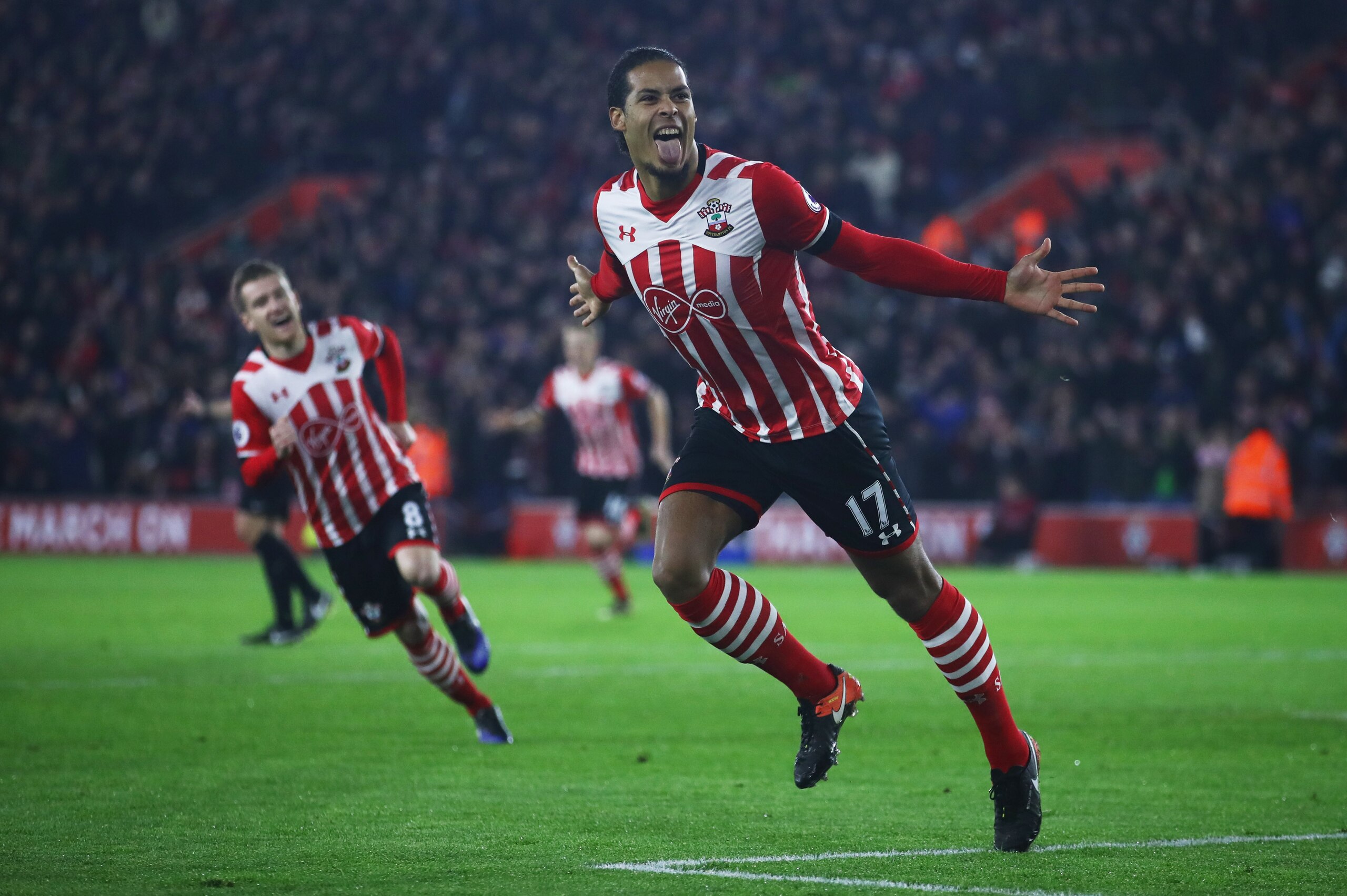 SOUTHAMPTON, ENGLAND - DECEMBER 28:  Virgil van Dijk of Southampton celebrates as he scores their first goal during the Premier League match between Southampton and Tottenham Hotspur at St Mary's Stadium on December 28, 2016 in Southampton, England.  (Pho