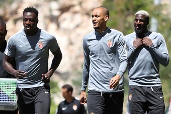 (LtoR) Monaco's French defender Benjamin Mendy, Monaco's Brazilian defender Fabinho and Monaco's French midfielder Tiemoue Bakayoko arrive for a training session on May 8, 2017 in La Turbie, near Monaco, on the eve of the UEFA Champions League semi-final 