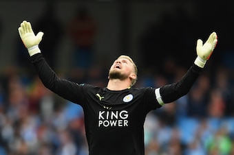 MANCHESTER, ENGLAND - MAY 13:  Kasper Schmeichel of Leicester City reacts during the Premier League match between Manchester City and Leicester City at Etihad Stadium on May 13, 2017 in Manchester, England.  (Photo by Laurence Griffiths/Getty Images)