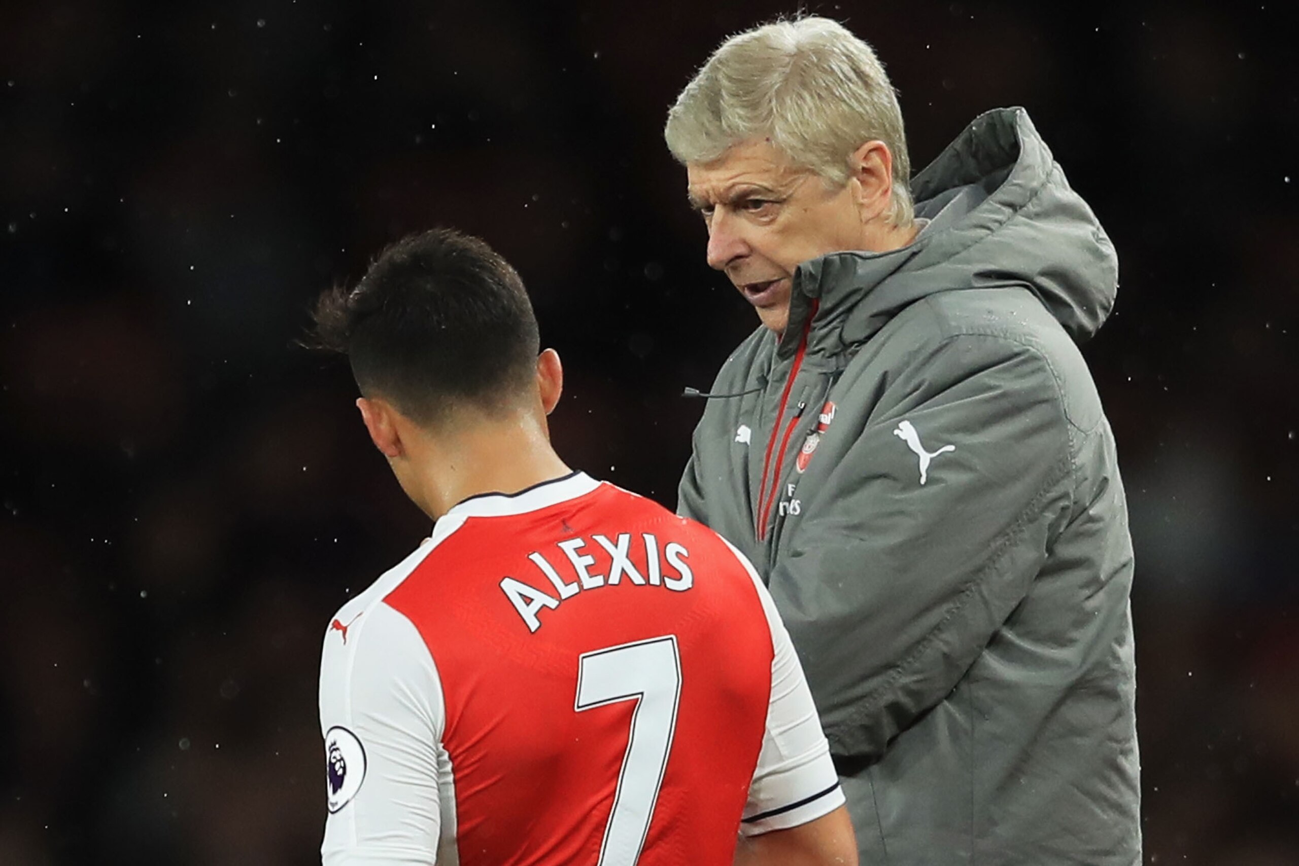 LONDON, ENGLAND - MAY 16: Arsene Wenger, Manager of Arsenal speaks to Alexis Sanchez of Arsenal during the Premier League match between Arsenal and Sunderland at Emirates Stadium on May 16, 2017 in London, England.  (Photo by Richard Heathcote/Getty Image