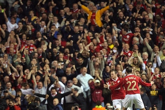 Manchester, UNITED KINGDOM: Manchester United's British forward Wayne Rooney (L) is congratulated by Manchester United's Irish defender John O'Shea after scoring against AC Milan during their European Champions League semi final first leg football match a