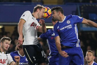 Tottenham Hotspur's English striker Harry Kane (CL) and Chelsea's Brazilian-born Spanish striker Diego Costa (CR) go up for a header during the English Premier League football match between Chelsea and Tottenham Hotspur at Stamford Bridge in London on Nov