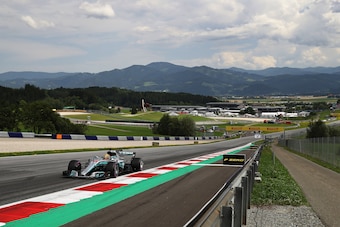 SPIELBERG, AUSTRIA - JULY 09: Lewis Hamilton of Great Britain driving the (44) Mercedes AMG Petronas F1 Team Mercedes F1 WO8 on track during the Formula One Grand Prix of Austria at Red Bull Ring on July 9, 2017 in Spielberg, Austria.  (Photo by Mark Thom