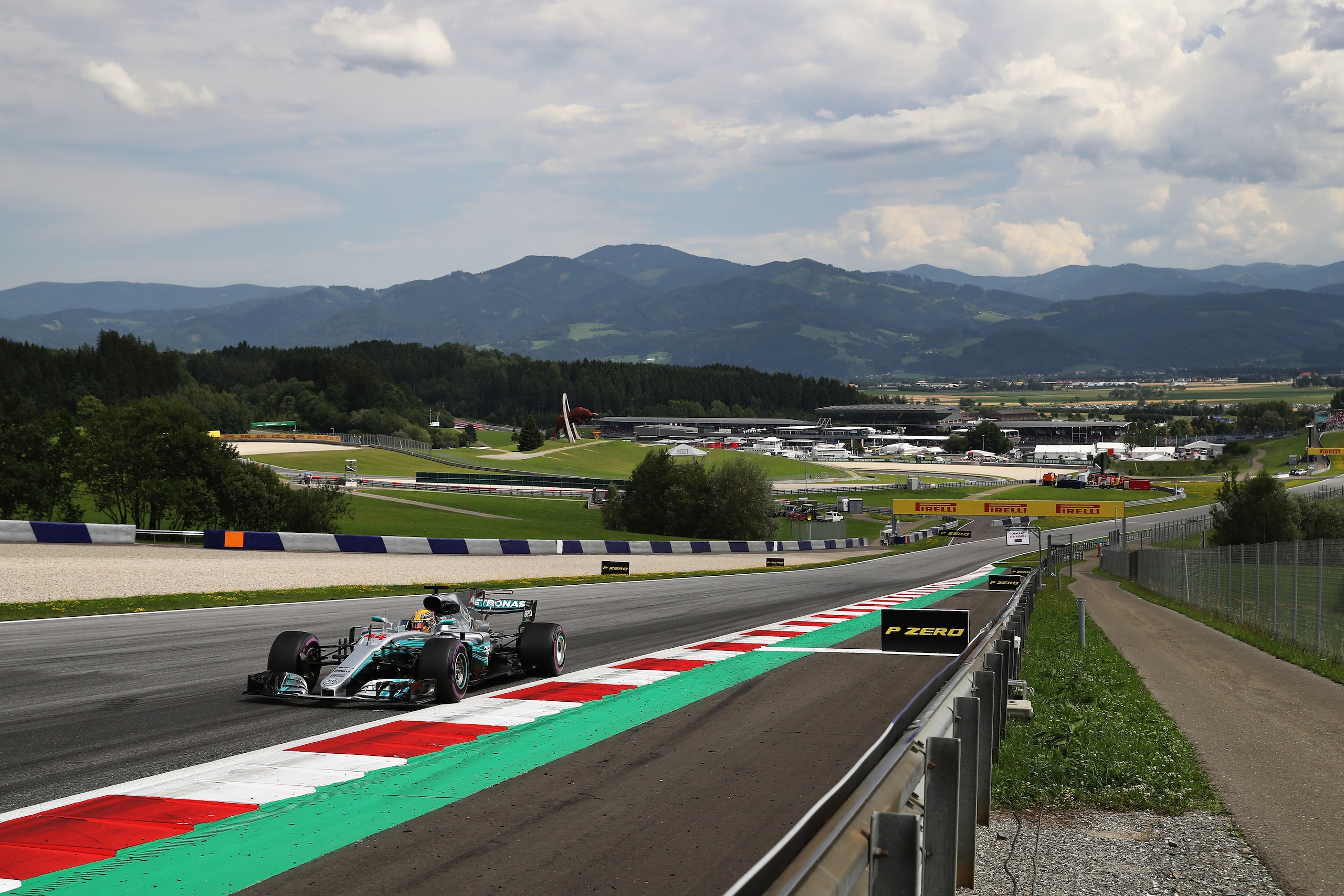 SPIELBERG, AUSTRIA - JULY 09: Lewis Hamilton of Great Britain driving the (44) Mercedes AMG Petronas F1 Team Mercedes F1 WO8 on track during the Formula One Grand Prix of Austria at Red Bull Ring on July 9, 2017 in Spielberg, Austria.  (Photo by Mark Thom