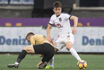 (L-R) Avdija Vrsajevic of Osmanlispor Futbol Kulubu, Cengiz Under of Istanbul Medipol Basaksehir FKduring the Turkish Spor Toto Super Lig football match between Osmalispor Futbol Kulubu and Medipol Basaksehir FK on February 26, 2017 at the Yenikent ASAS-s