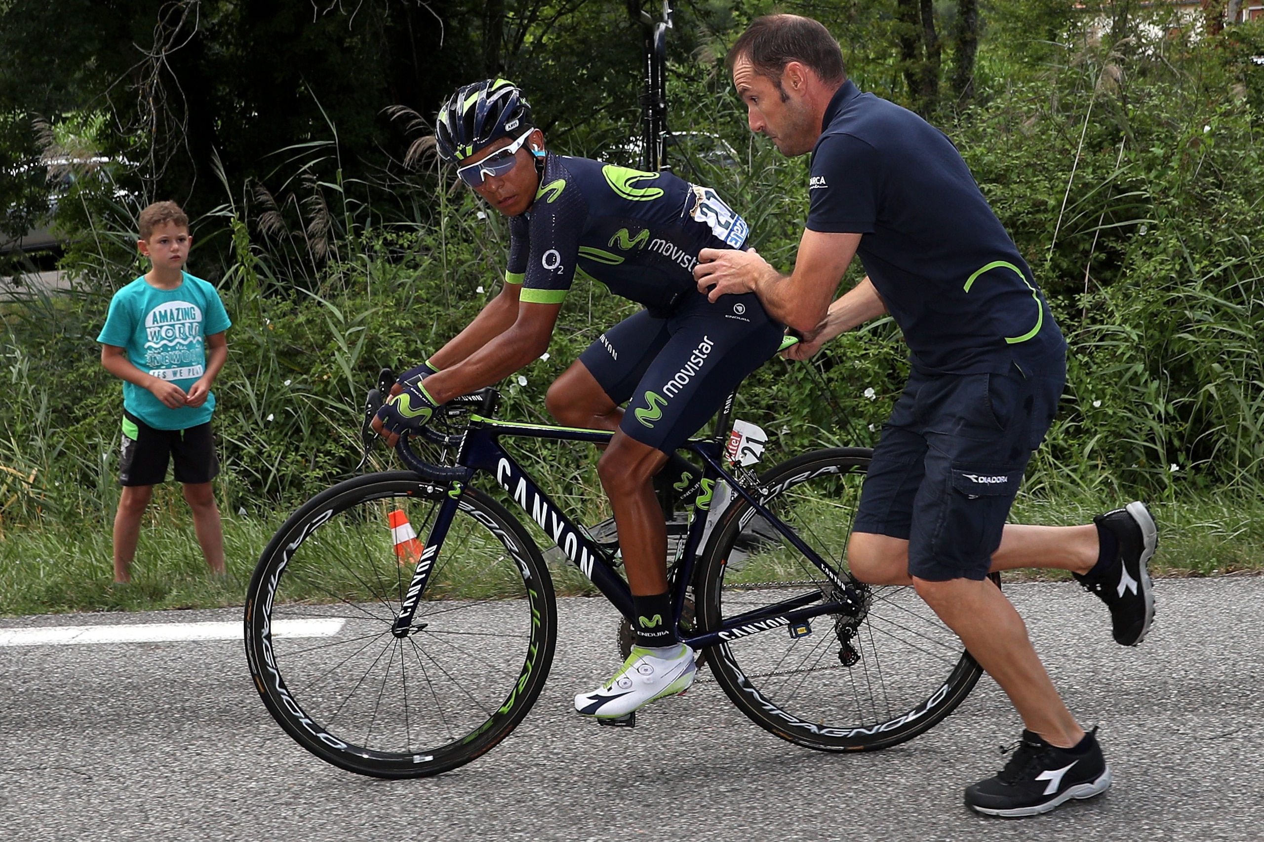 CHAMBERY, FRANCE - JULY 09:  Nairo Quintana of Colombia riding for Movistar Team gets a push after changing a bike during stage 9 of the 2017 Le Tour de France, a 181.5km stage from Nantua to Chambéry on July 9, 2017 in Chambery, France.  (Photo by Chris 