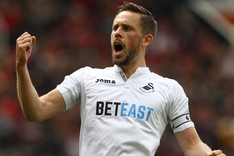 MANCHESTER, ENGLAND - APRIL 30: Gylfi Sigurdsson of Swansea City celebrates scoring his sides first goal during the Premier League match between Manchester United and Swansea City at Old Trafford on April 30, 2017 in Manchester, England.  (Photo by Michae