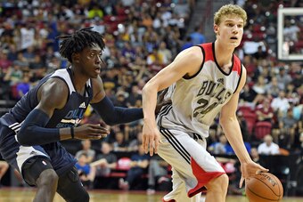 LAS VEGAS, NV - JULY 08:  Johnathan Motley #55 of the Dallas Mavericks guards Lauri Markkanen #24 of the Chicago Bulls during the 2017 Summer League at the Thomas & Mack Center on July 8, 2017 in Las Vegas, Nevada. Dallas won 91-75. NOTE TO USER: User exp