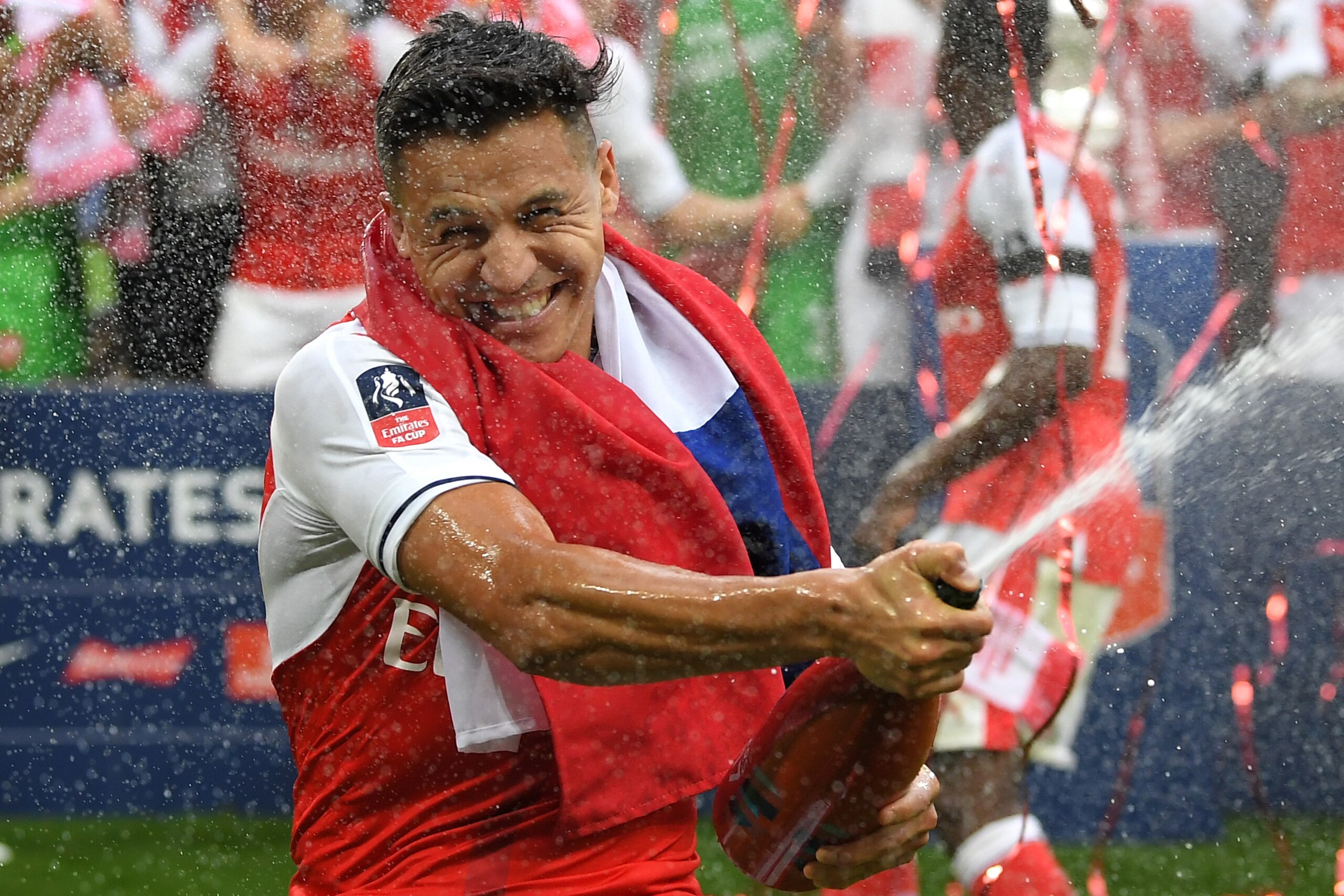 LONDON, ENGLAND - MAY 27:  Alexis Sanchez of Arsenal celebrates victory after the Emirates FA Cup Final between Arsenal and Chelsea at Wembley Stadium on May 27, 2017 in London, England.  (Photo by Laurence Griffiths/Getty Images)