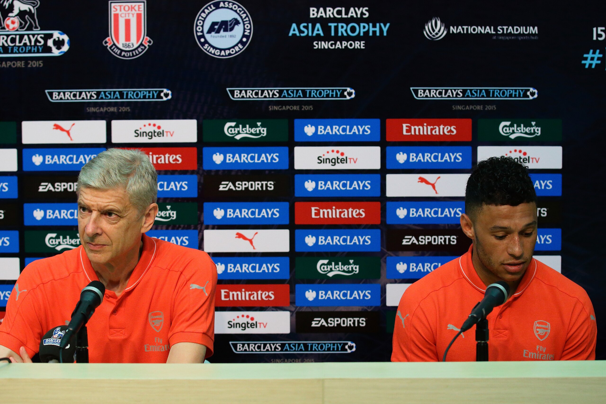 SINGAPORE - JULY 15: Arsenal team manager, Arsene Wenger and Alex Oxlade-Chamberlain attends the Barclays Asia Trophy post match conference between Arsenal and Singapore Select XI at National Stadium on July 15, 2015 in Singapore. (Photo by Suhaimi Abdu SINGAPORE - JULY 15: Arsenal team manager, Arsene Wenger and Alex Oxlade-Chamberlain attends the Barclays Asia Trophy post match conference between Arsenal and Singapore Select XI at National Stadium on July 15, 2015 in Singapore. (Photo by Suhaimi Abdu