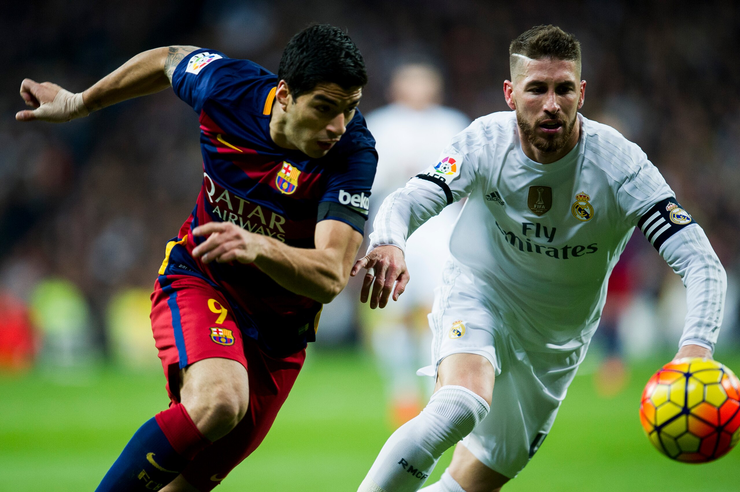 MADRID, SPAIN - NOVEMBER 21: Sergio Ramos of Real Madrid duels for the ball with Luis Suarez of Barcelona during the La Liga match between Real Madrid CF and FC Barcelona at Estadio Santiago Bernabeu on November 21, 2015 in Madrid, Spain.  (Photo by Juan 