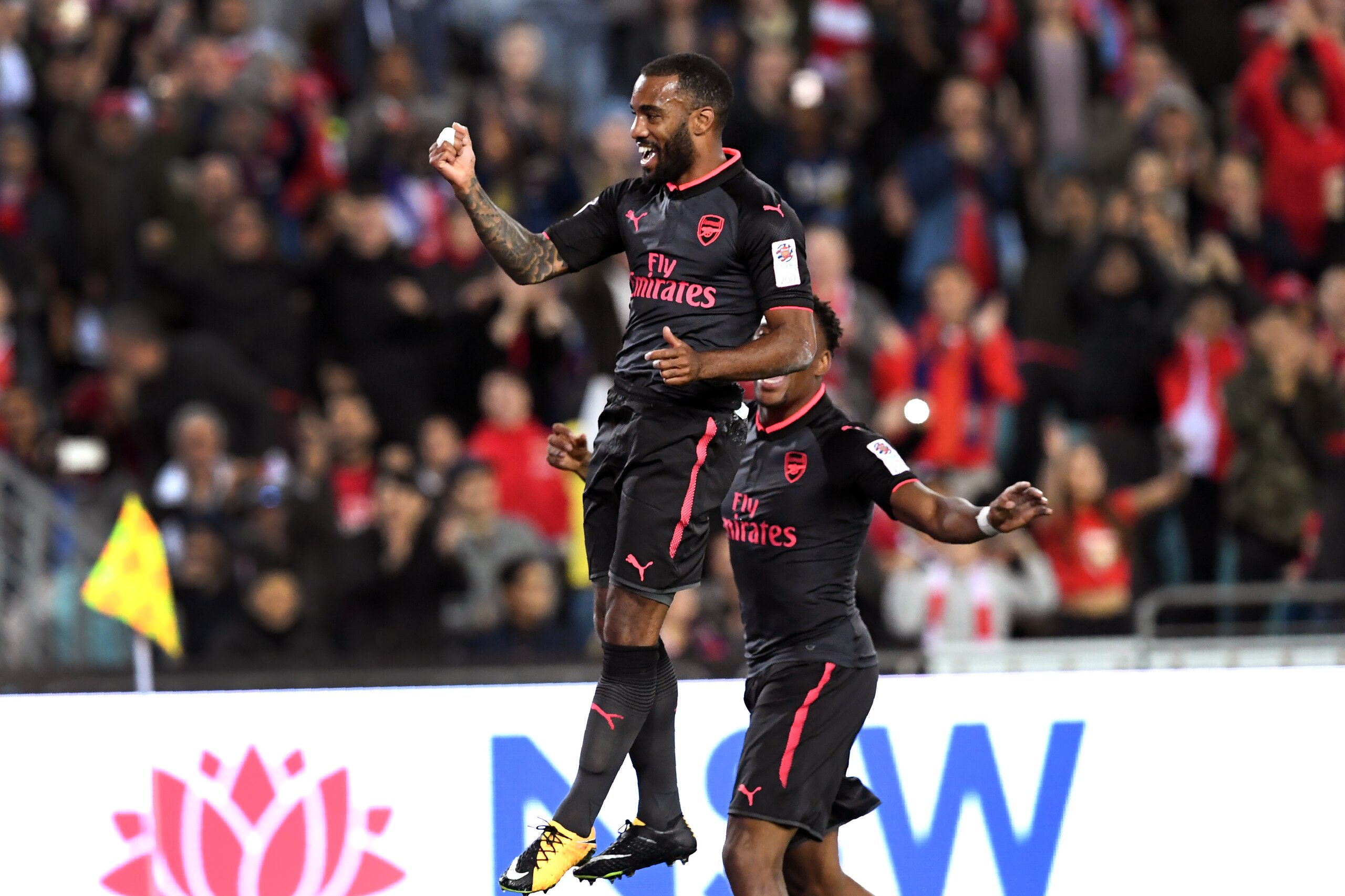 Arsenal player Alexandre Lacazette (C) celebrates scoring for his first goal for Arsenal in his first match during their football friendly against Sydney FC played in Sydney on July 13, 2017. / AFP PHOTO / WILLIAM WEST / -- IMAGE RESTRICTED TO EDITORIAL U