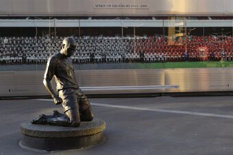 LONDON, ENGLAND - FEBRUARY 23 :  The statue of Thierry Henry of Arsenal outside the stadium the UEFA Champions League match between Arsenal and Barcelona at the Emirates Stadium on February 23, 2016 in London, United Kingdom.  (Photo by Catherine Ivill - 