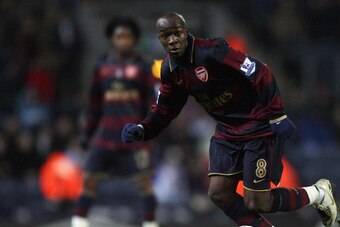 Arsenal's French midfielder Lassana Diarra runs with the ball against Blackburn Rovers during their English League Cup quarter final football match at Ewood Park in Blackburn, north-west England, 18 December 2007. AFP PHOTO/PAUL ELLIS - Mobile and website