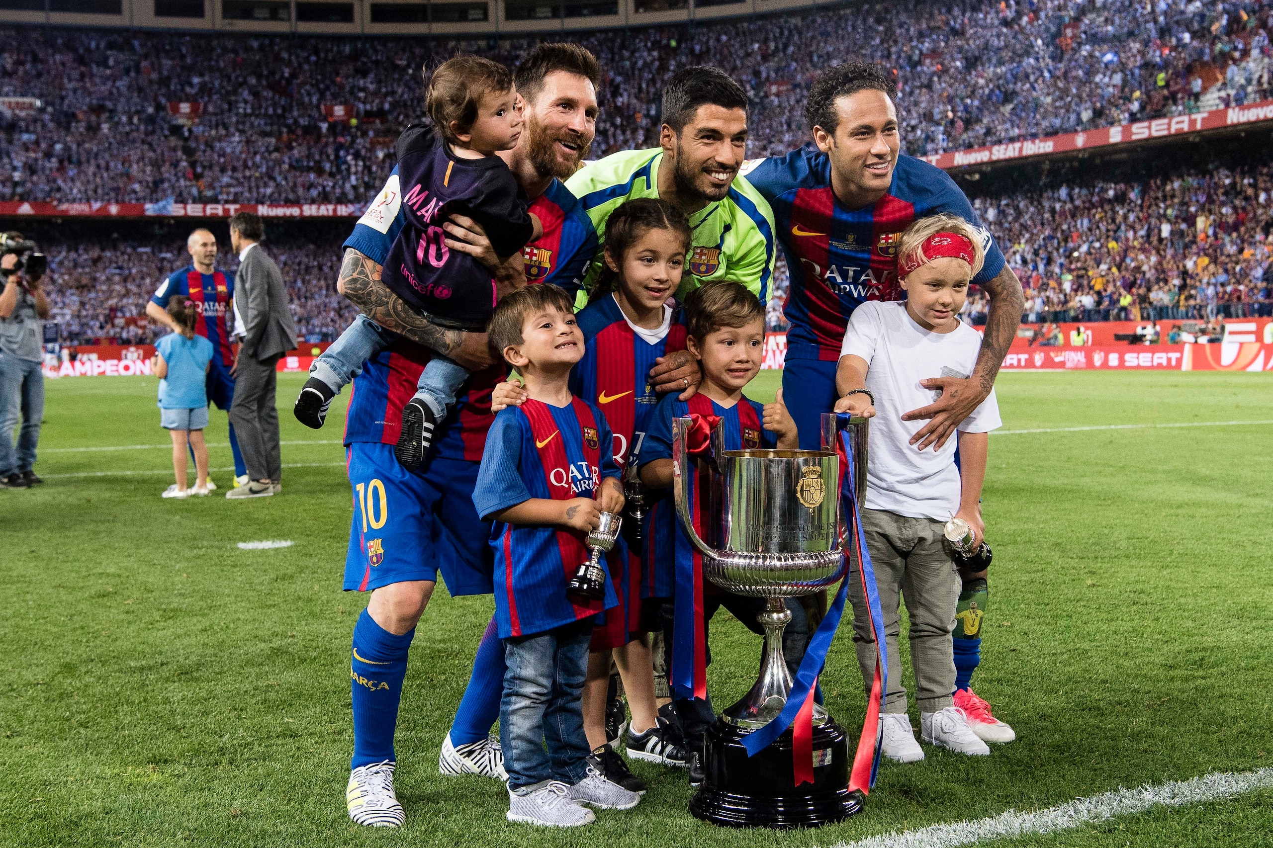 MADRID, SPAIN - MAY 27:  Lionel Messi, Luis Suarez, Neymar da Silva Santos Junior of FC Barcelona (R) and their sons poses with the trophy after won the Copa Del Rey Final between FC Barcelona and Deportivo Alaves at Vicente Calderon Stadium on May 27, 20