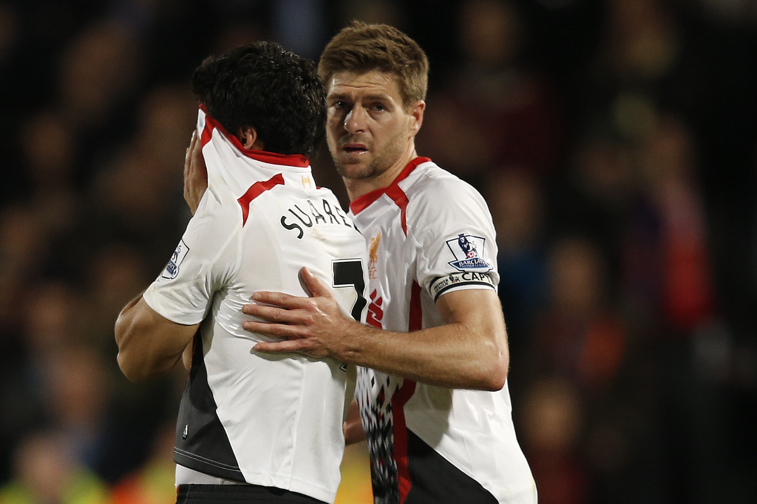Liverpool's English midfielder Steven Gerrard (R) shepherds Liverpool's Uruguayan striker Luis Suarez (L) from the field as he reacts at the end of the English Premier League football match between Crystal Palace and Liverpool at Selhurst Park in south Lo