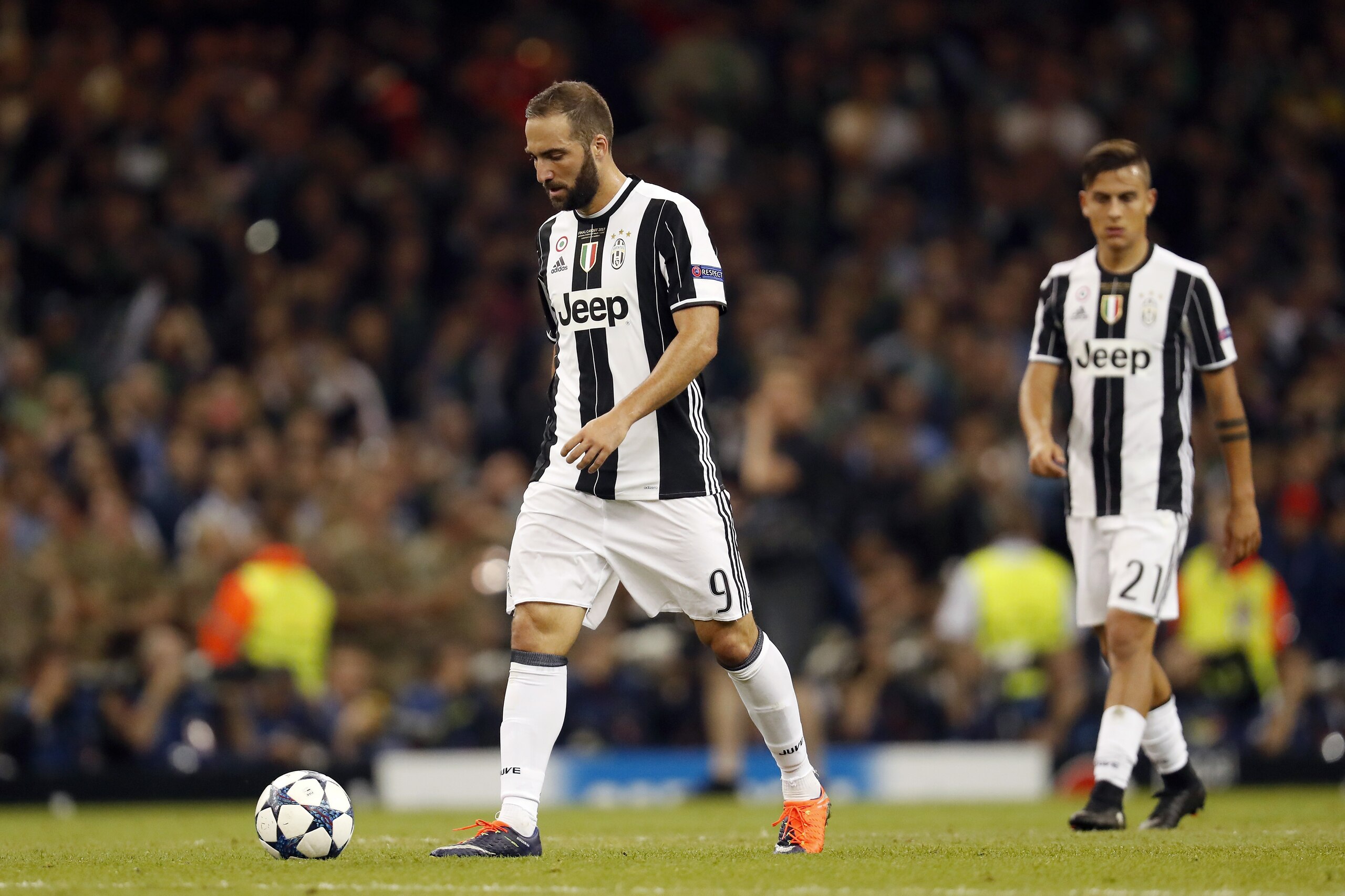 (L-R) Gonzalo Higuain of Juventus FC, Paulo Dybala of Juventus FCduring the UEFA Champions League final match between Juventus FC and Real Madrid on June 3, 2017 at the Millennium Stadium in Cardiff, Wales(Photo by VI Images via Getty Images)