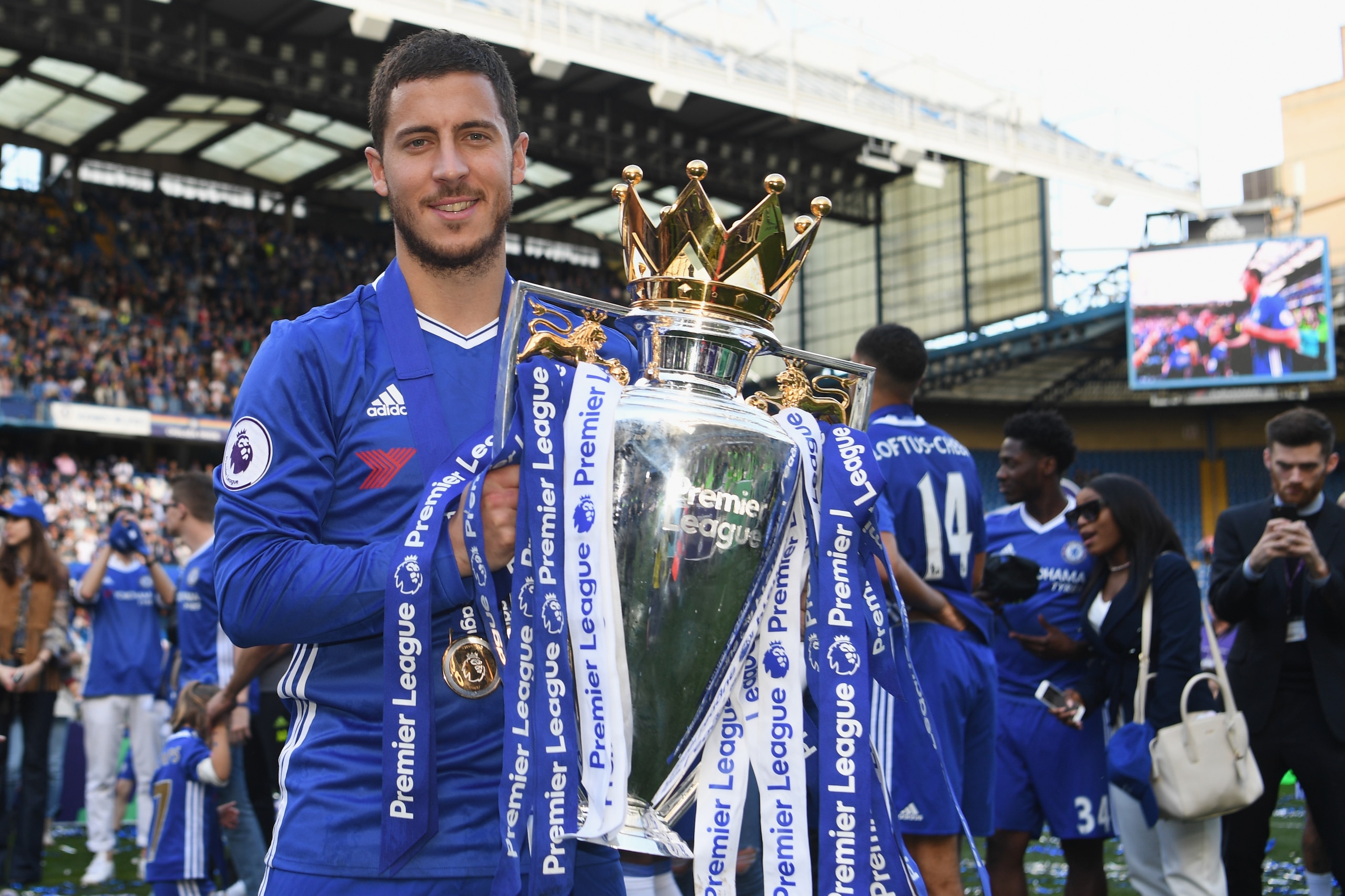 LONDON, ENGLAND - MAY 21:  Eden Hazard of Chelsea poses with the Premier League trophy after the Premier League match between Chelsea and Sunderland at Stamford Bridge on May 21, 2017 in London, England.  (Photo by Michael Regan/Getty Images)