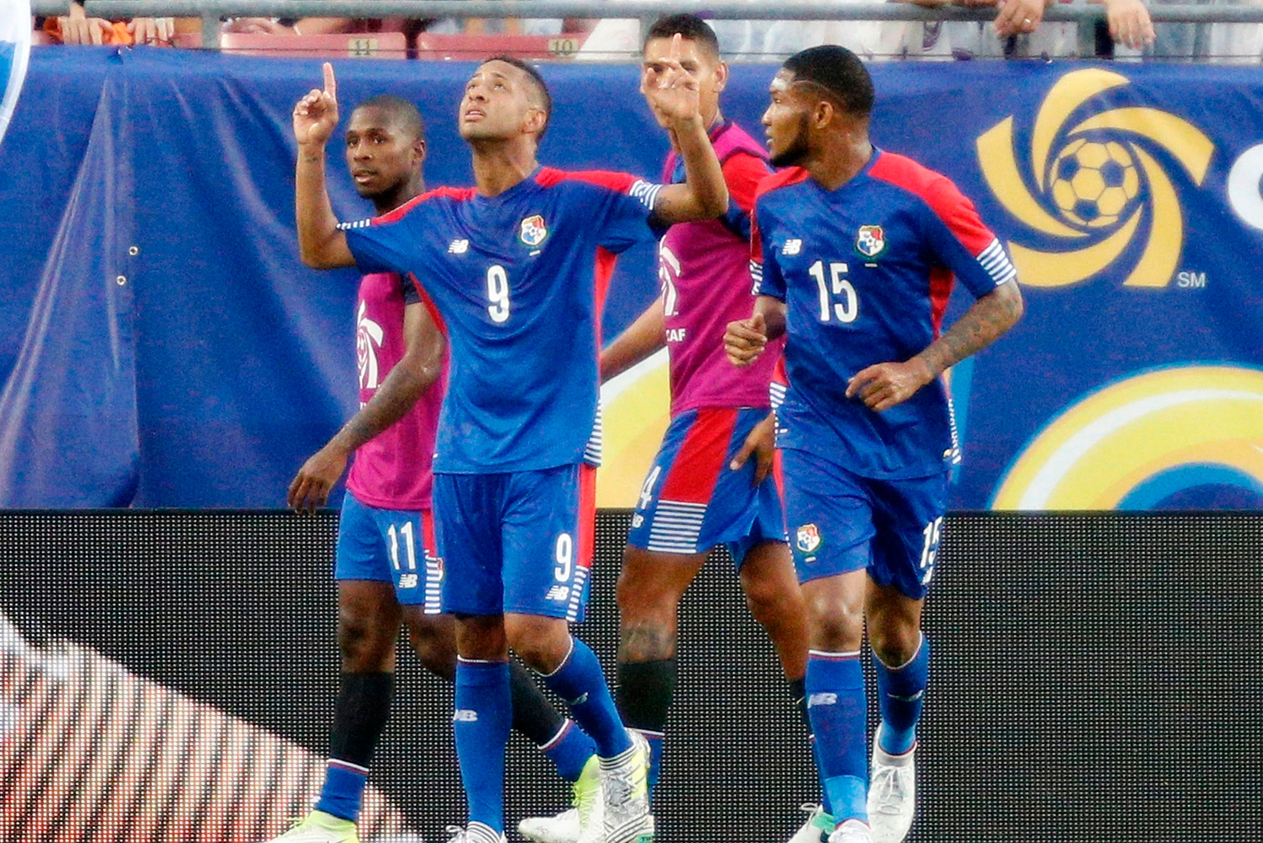 Forward Gabriel Torres of Panama (L) celebrates after scoring the game-winning goal against Nicaragua during the second half of their Group B Gold Cup soccer game on July 12, 2017 at Raymond James Stadium in Tampa, Florida. Panama won the game 2-1. / AFP 
