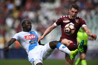 TURIN, ITALY - MAY 14:  Andrea Belotti (R) of FC Torino competes with Kalidou Koulibaly of SSC Napoli during the Serie A match between FC Torino and SSC Napoli at Stadio Olimpico di Torino on May 14, 2017 in Turin, Italy.  (Photo by Valerio Pennicino/Gett