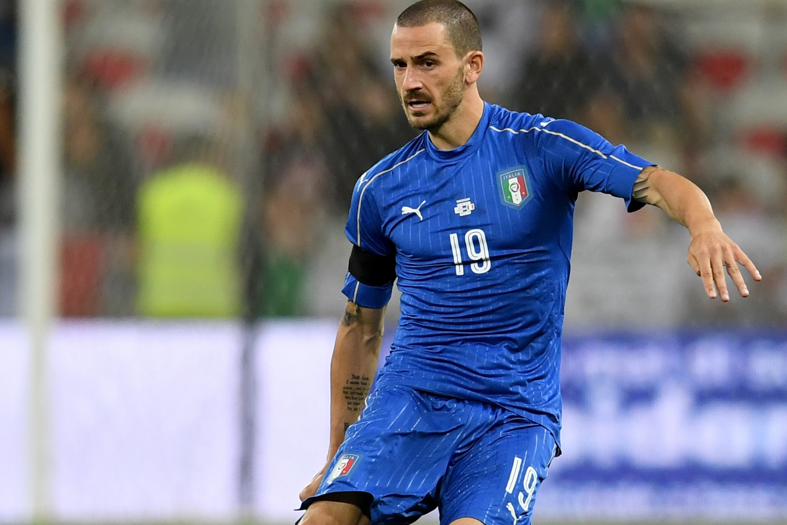 NICE, FRANCE - JUNE 07:  Leonardo Bonucci of Italy in action during the International Friendly match between Italy and Uruguay at Allianz Riviera Stadium on June 7, 2017 in Nice, France.  (Photo by Claudio Villa/Getty Images)